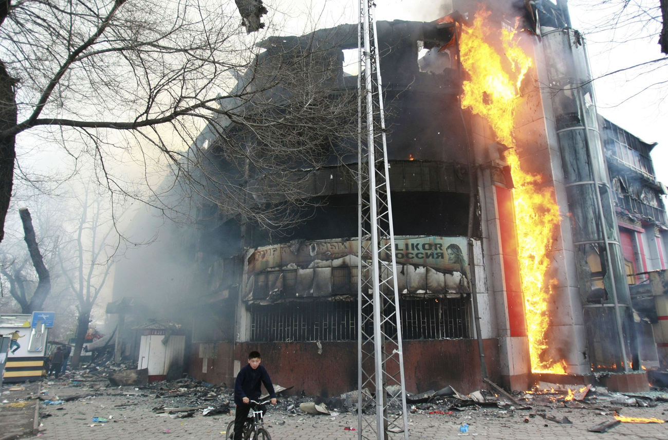 08 April: Transitional government takes power in bloodied Kyrgyzstan
