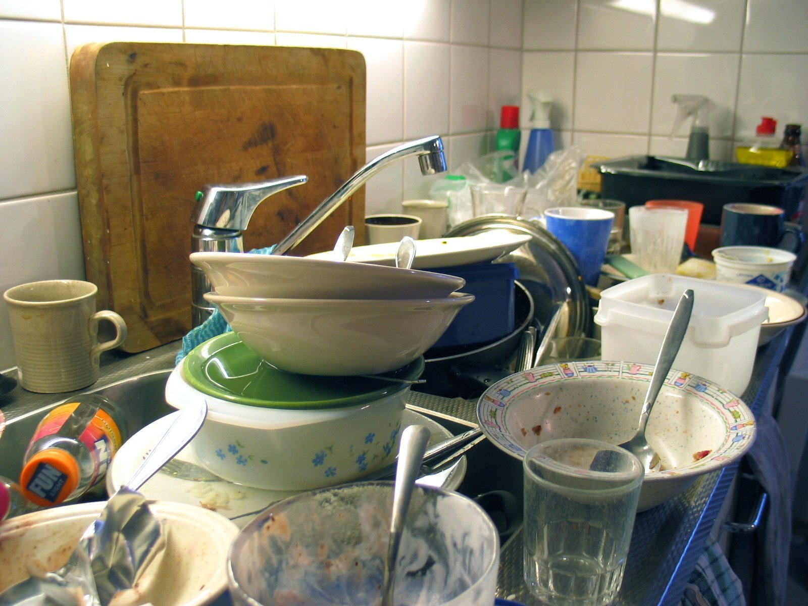 Men should spend on average 50 minutes more a day on care and household duties, report finds