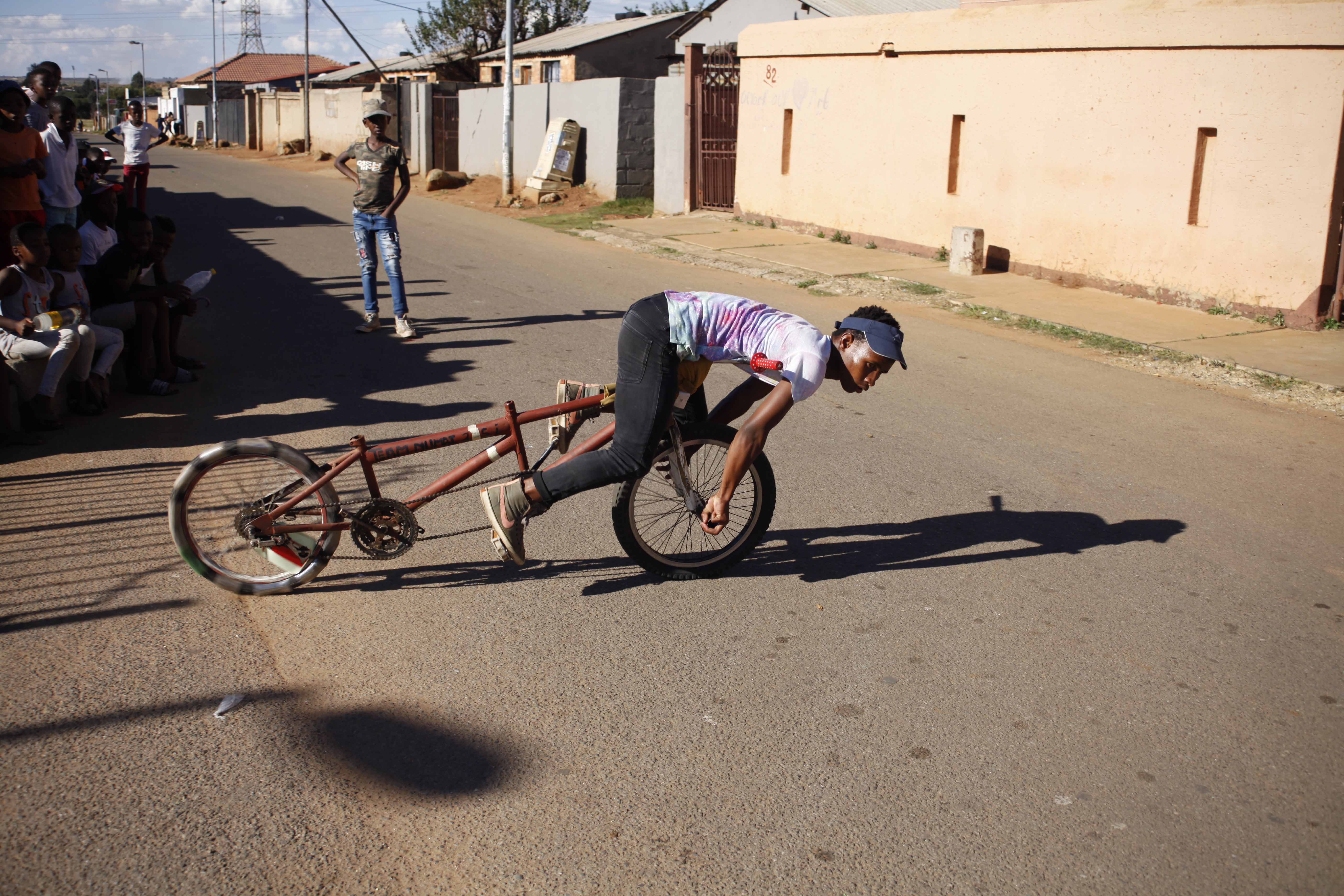 Spinning on the tar road: Soweto hybrid biking culture