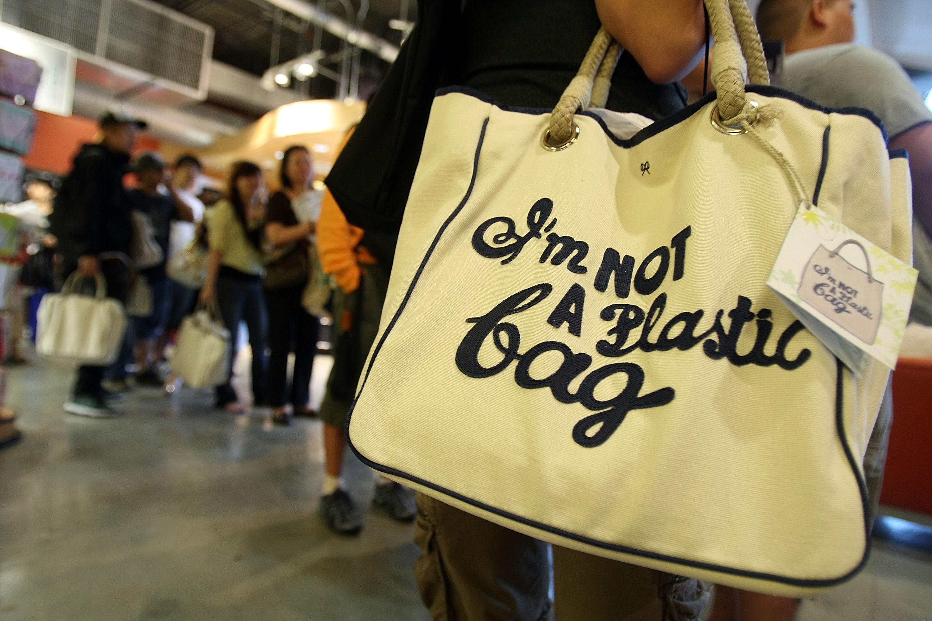 Pick n Pay bans barrier bags, Woolworths continues reusable shopping bag push