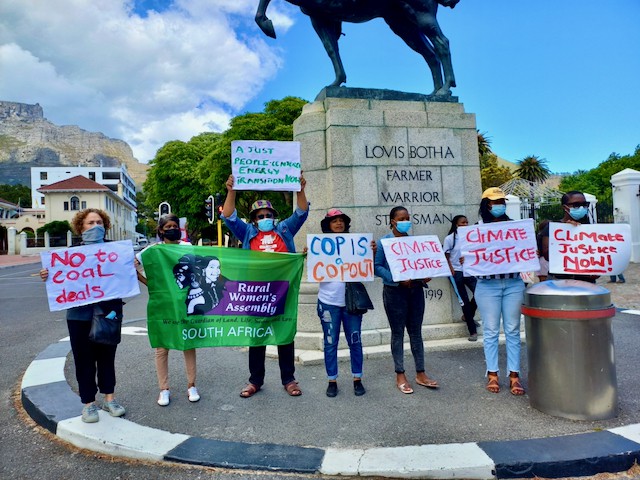 Picketing climate activists denounce COP26 for excluding African farmers