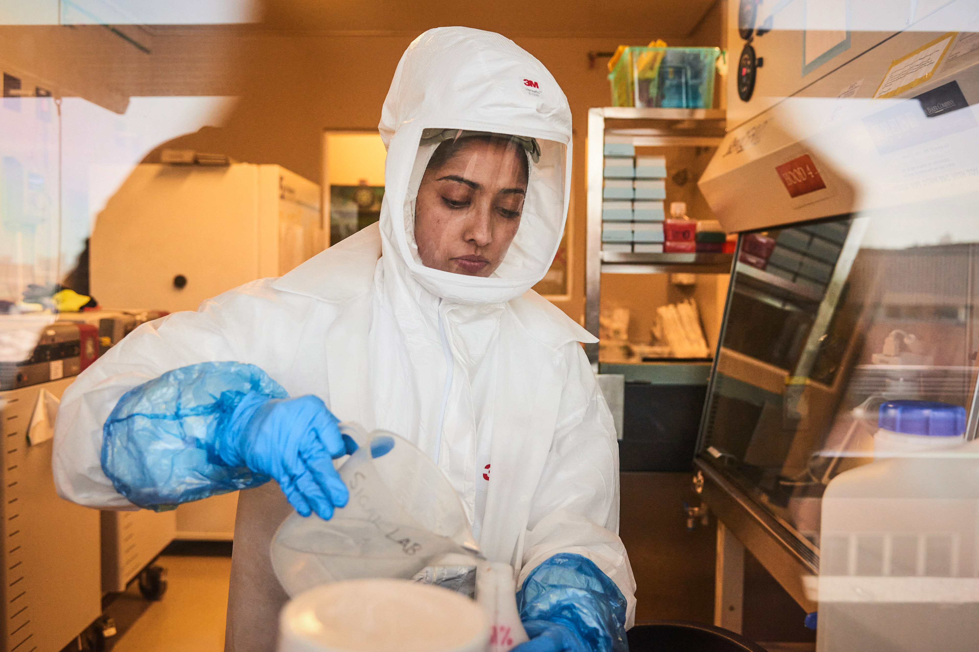 Getting to grips with Omicron (Part One): What the data tells South Africa about how quickly the virus spreads