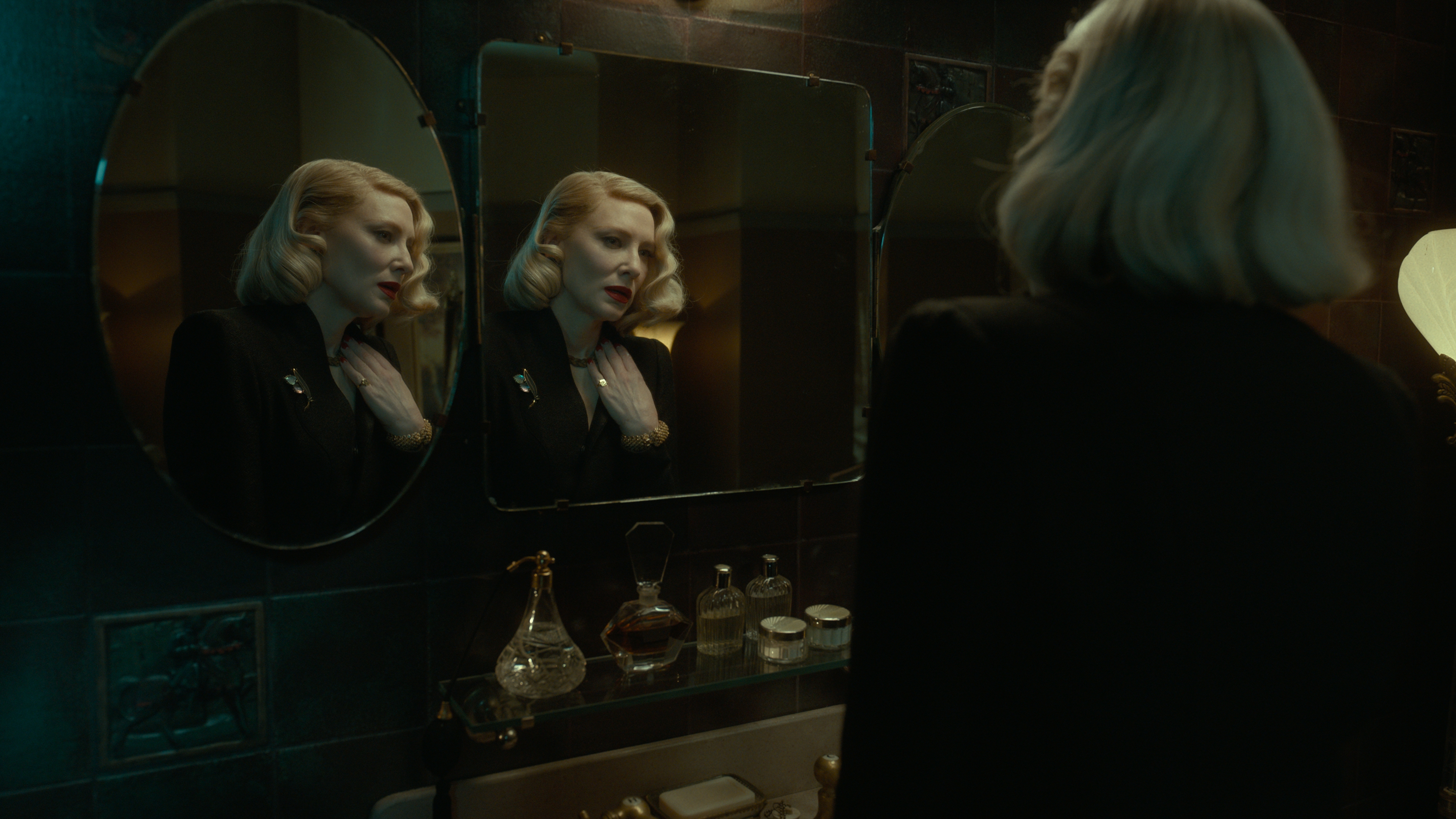 This weekend we’re watching: Guillermo del Toro’s ‘Nightmare Alley’ is a neo-noir knockout