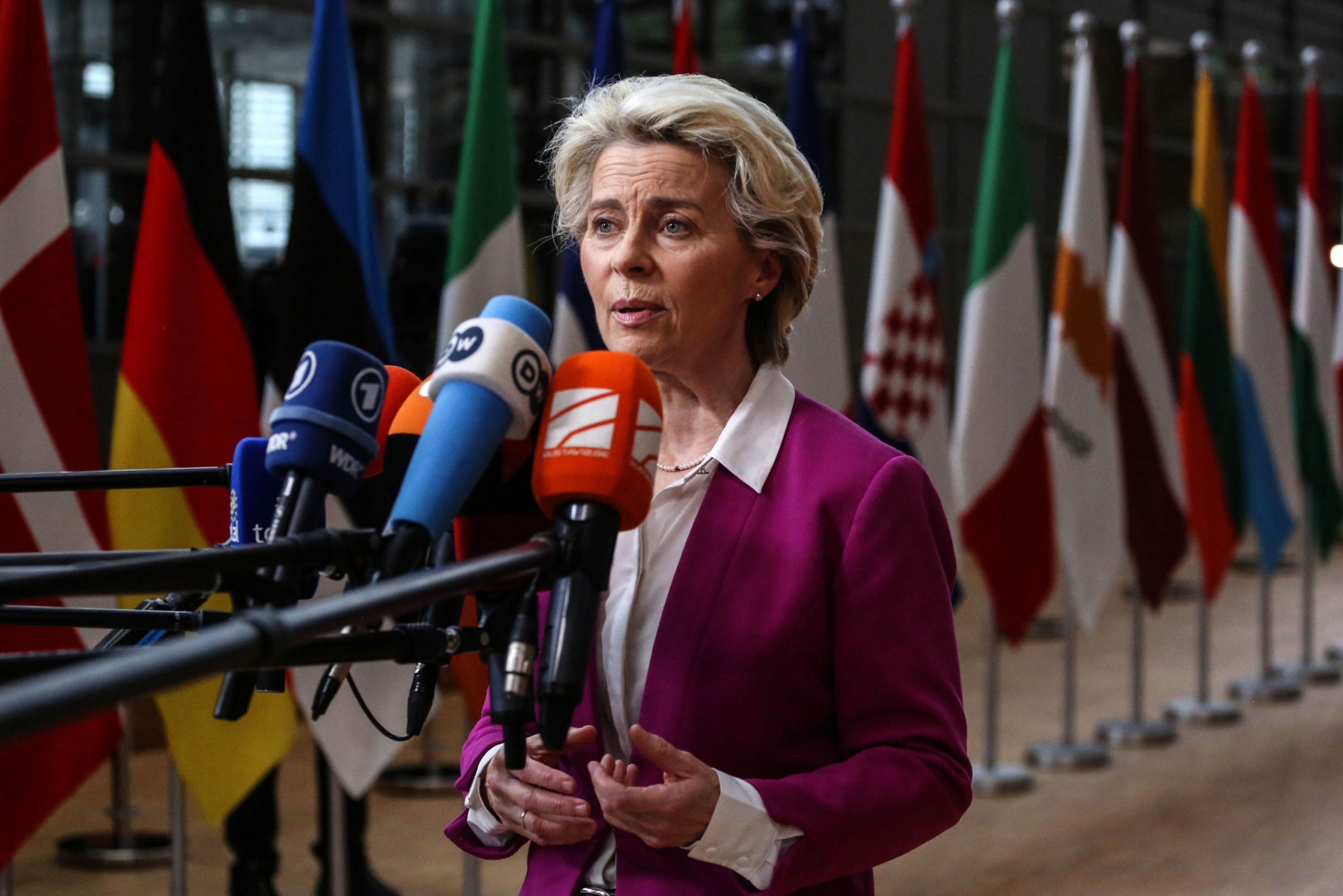 EU Leaders Back Push to Ban Most Russia Oil Over Putin’s War