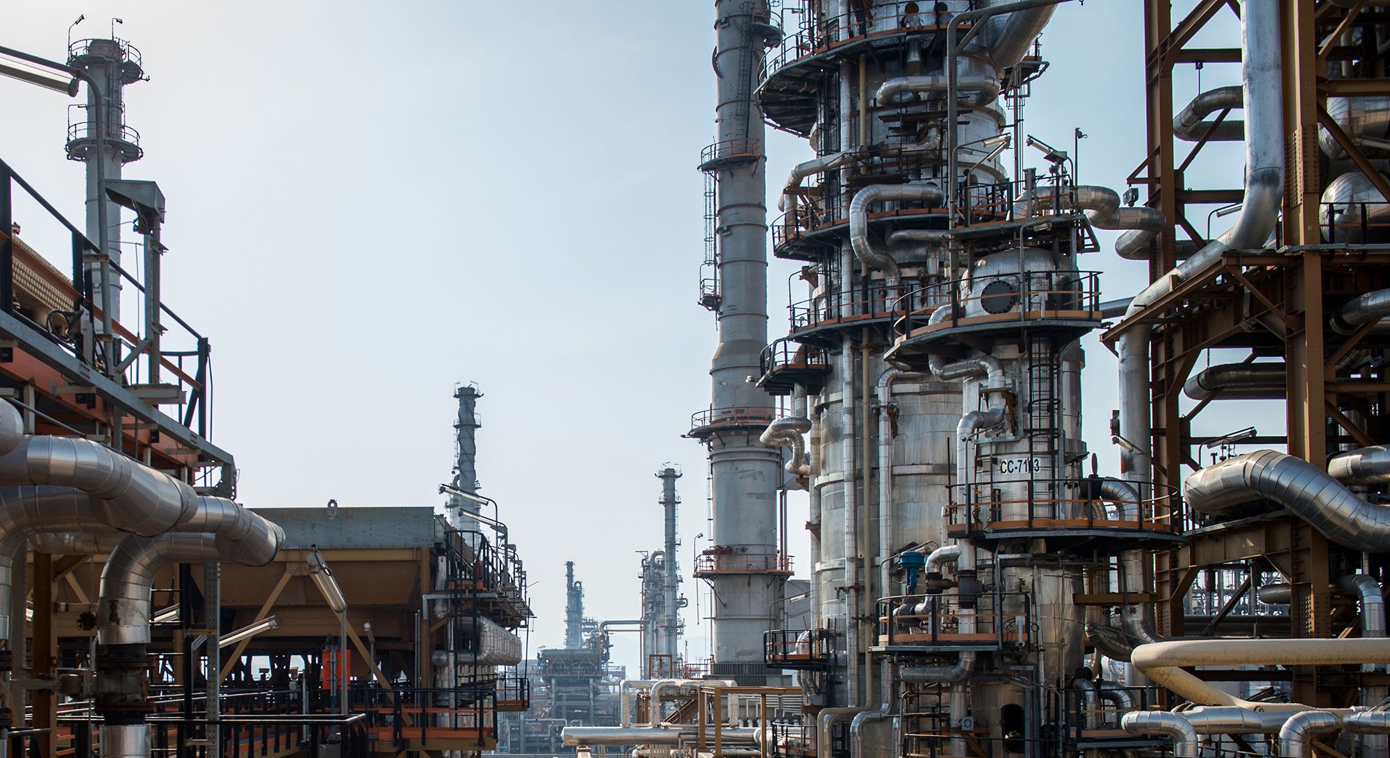 Iran slashes the cost of its oil to compete with Russia in China