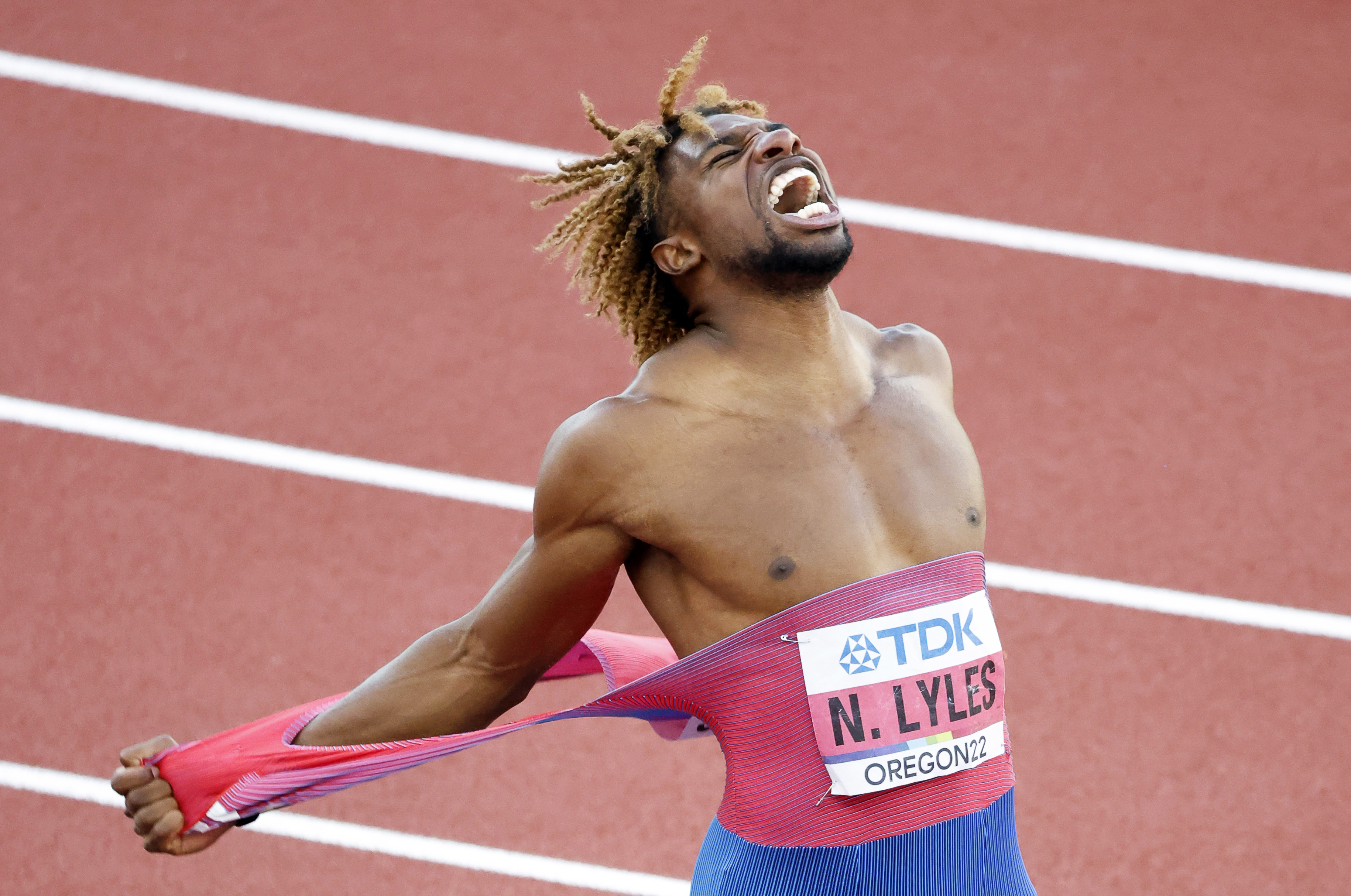 Noah Lyles retains 200m crown as Americans sweep podium