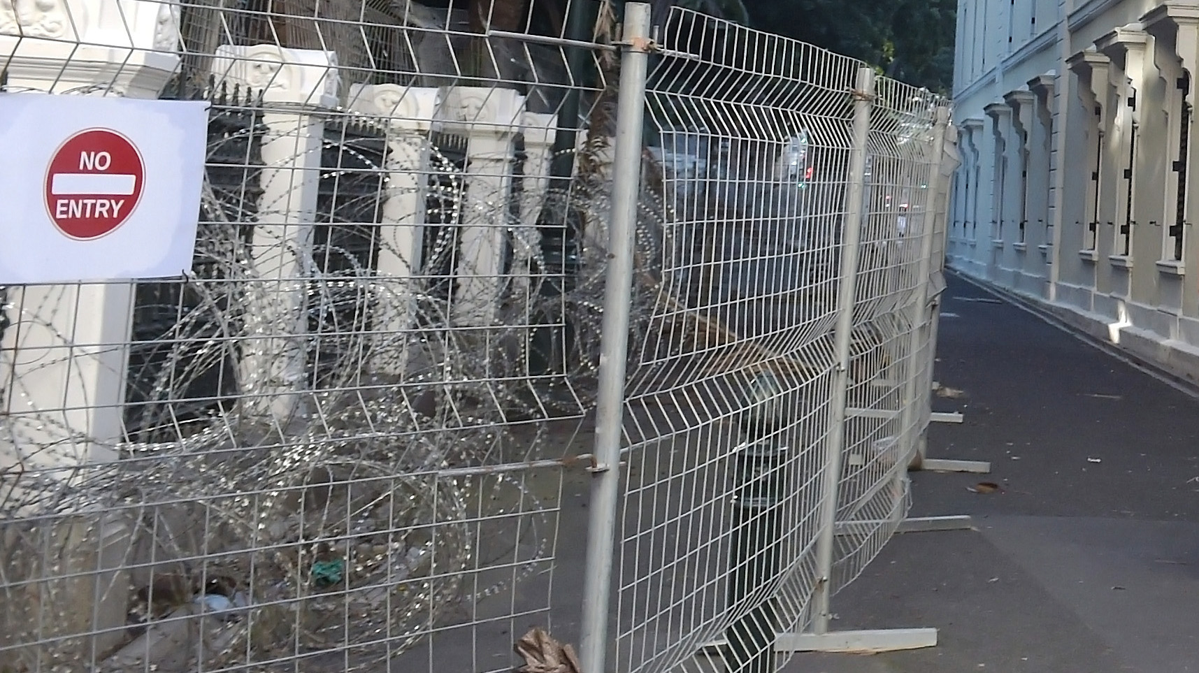 Parliamentary precinct: SAPS put up razor wire to keep out outsiders - but now investigates GBV assault among its ranks