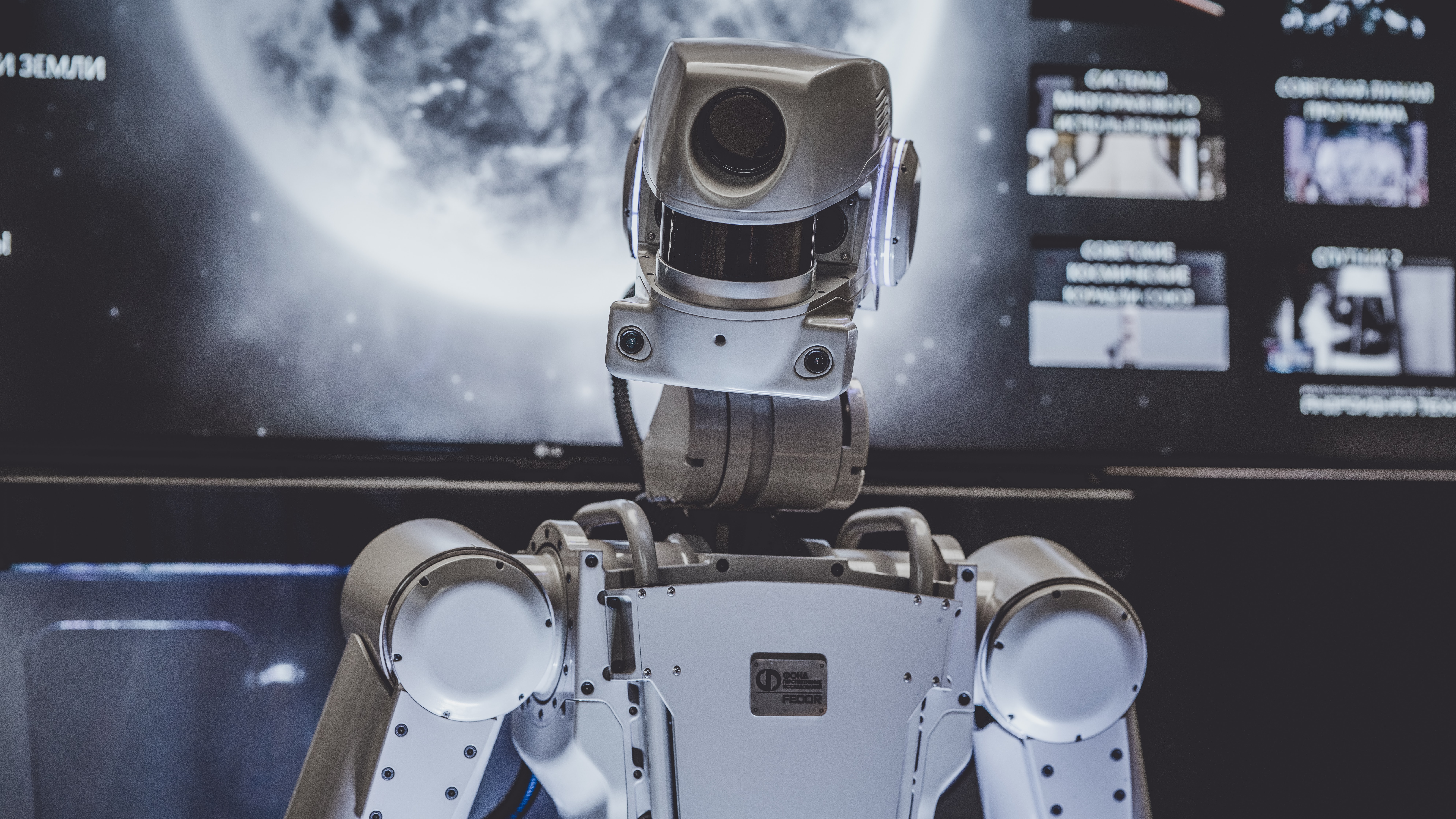 A robot breaks the finger of a 7-year-old: a lesson in the need for stronger regulation of artificial intelligence