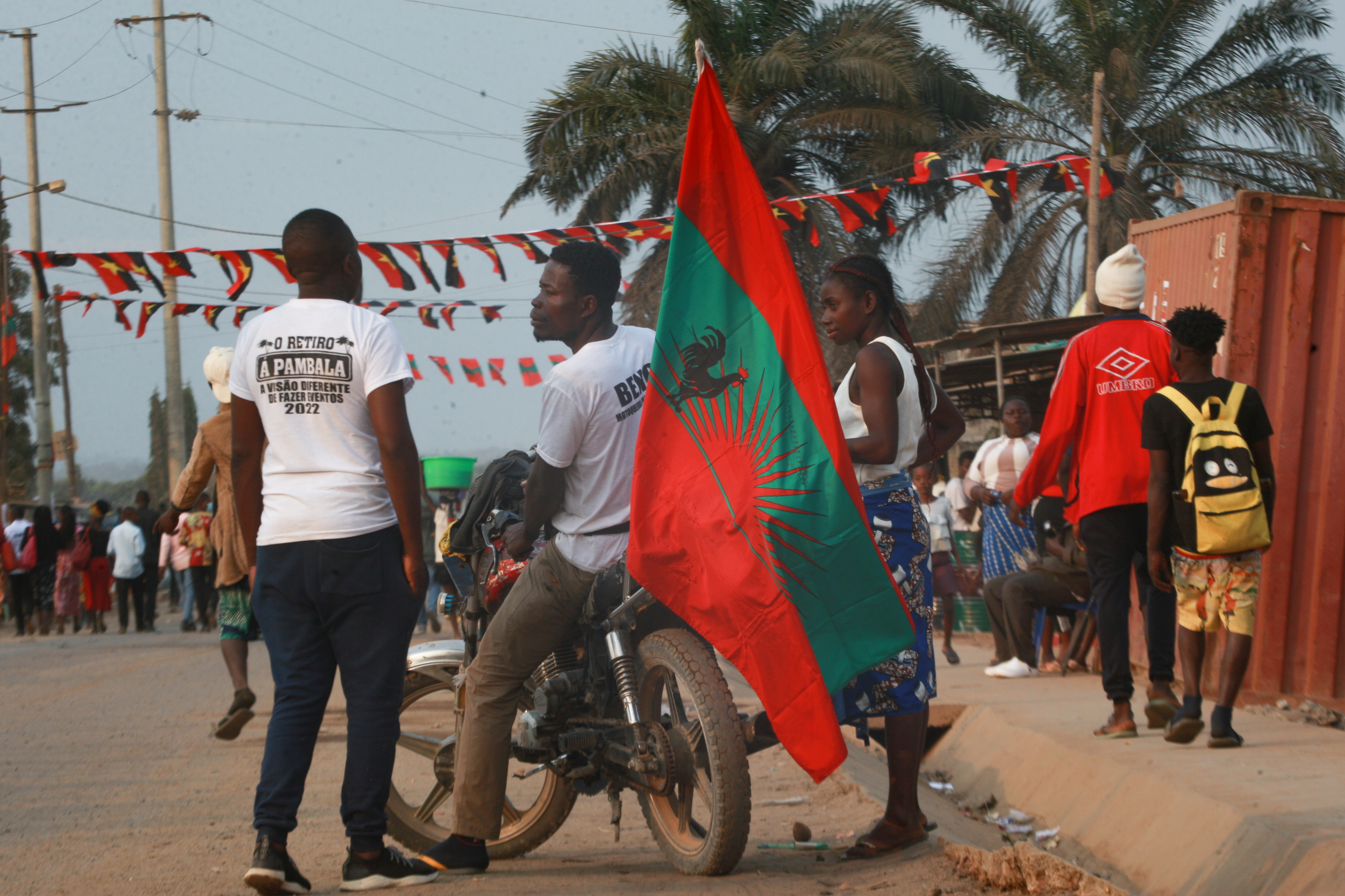 Angolan parties wrap up campaigning as citizens prepare to vote in tense poll