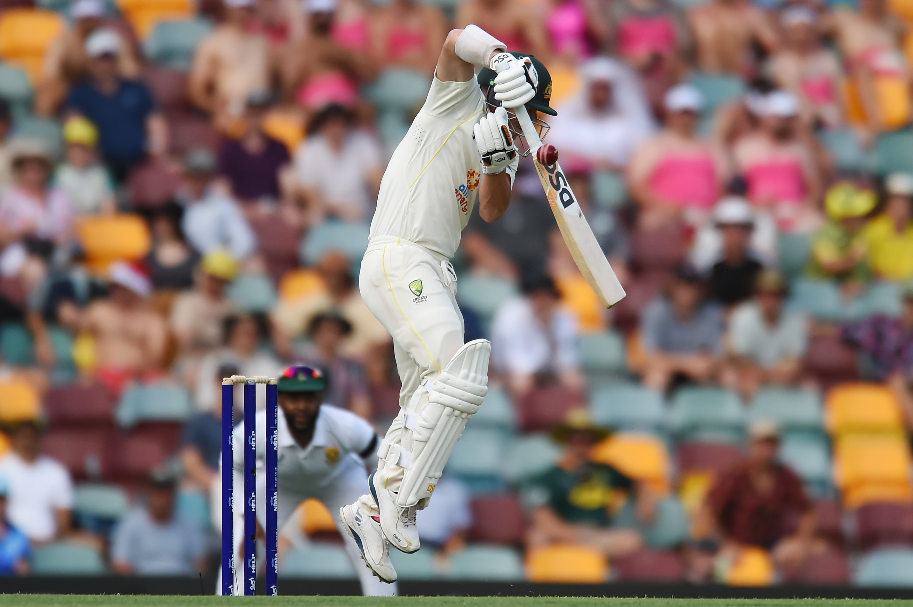 Australia in command at the end of day one, but Proteas bowlers keep game alive