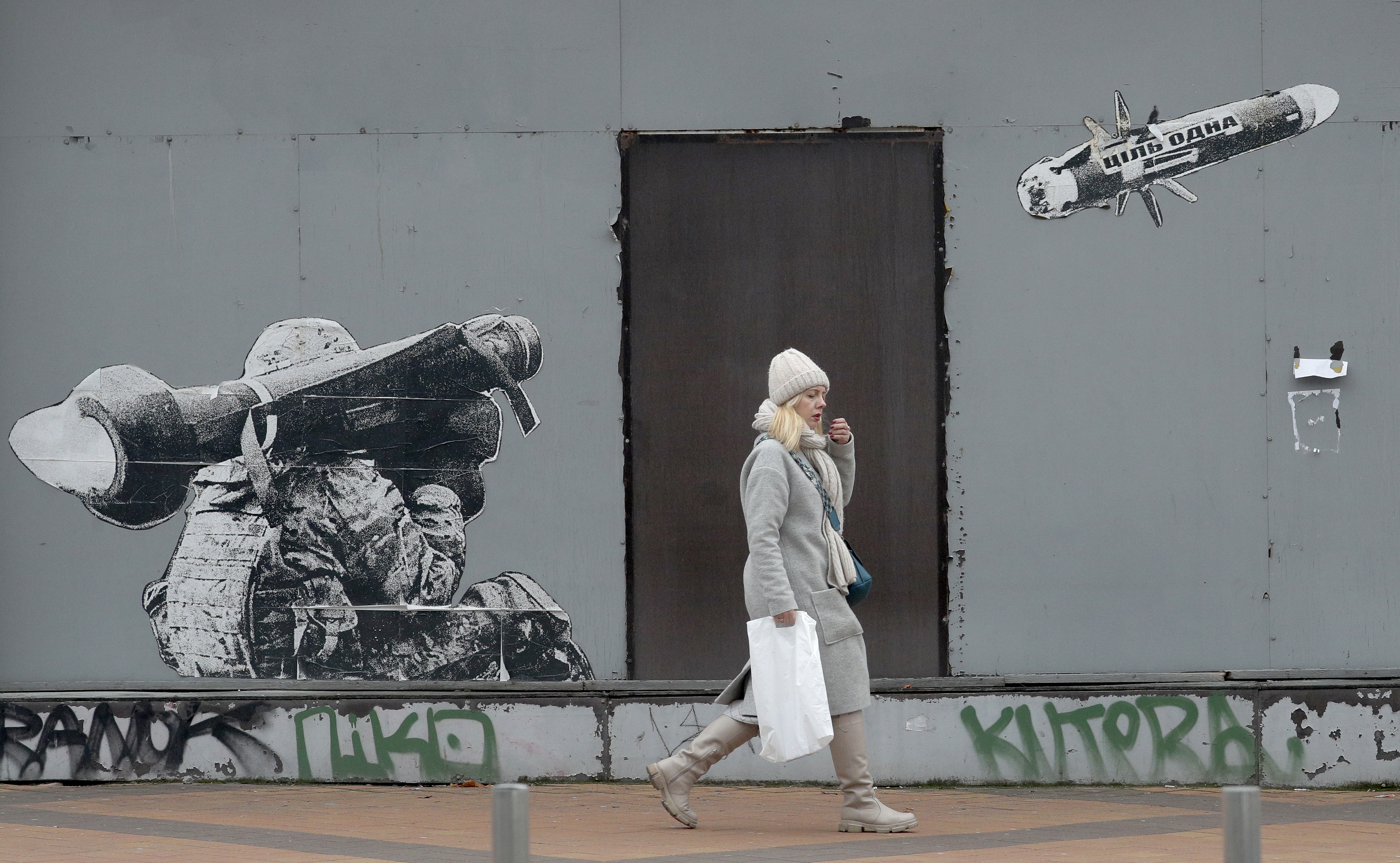 EU chases deal with Hungary on Kyiv aid; Russia ponders extending wartime capital controls