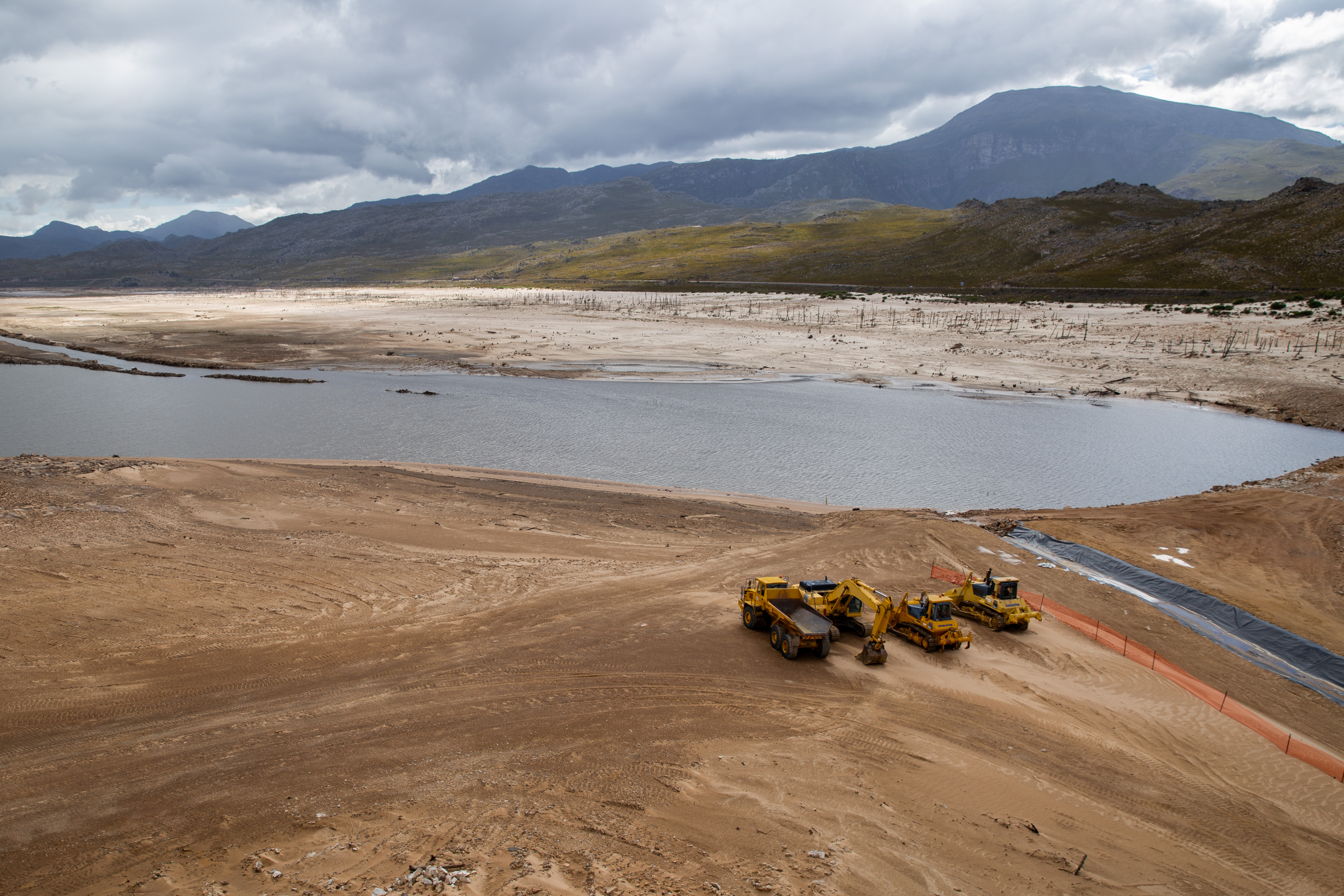 Urgent action needed to curb Cape Town’s high water consumption, urges expert