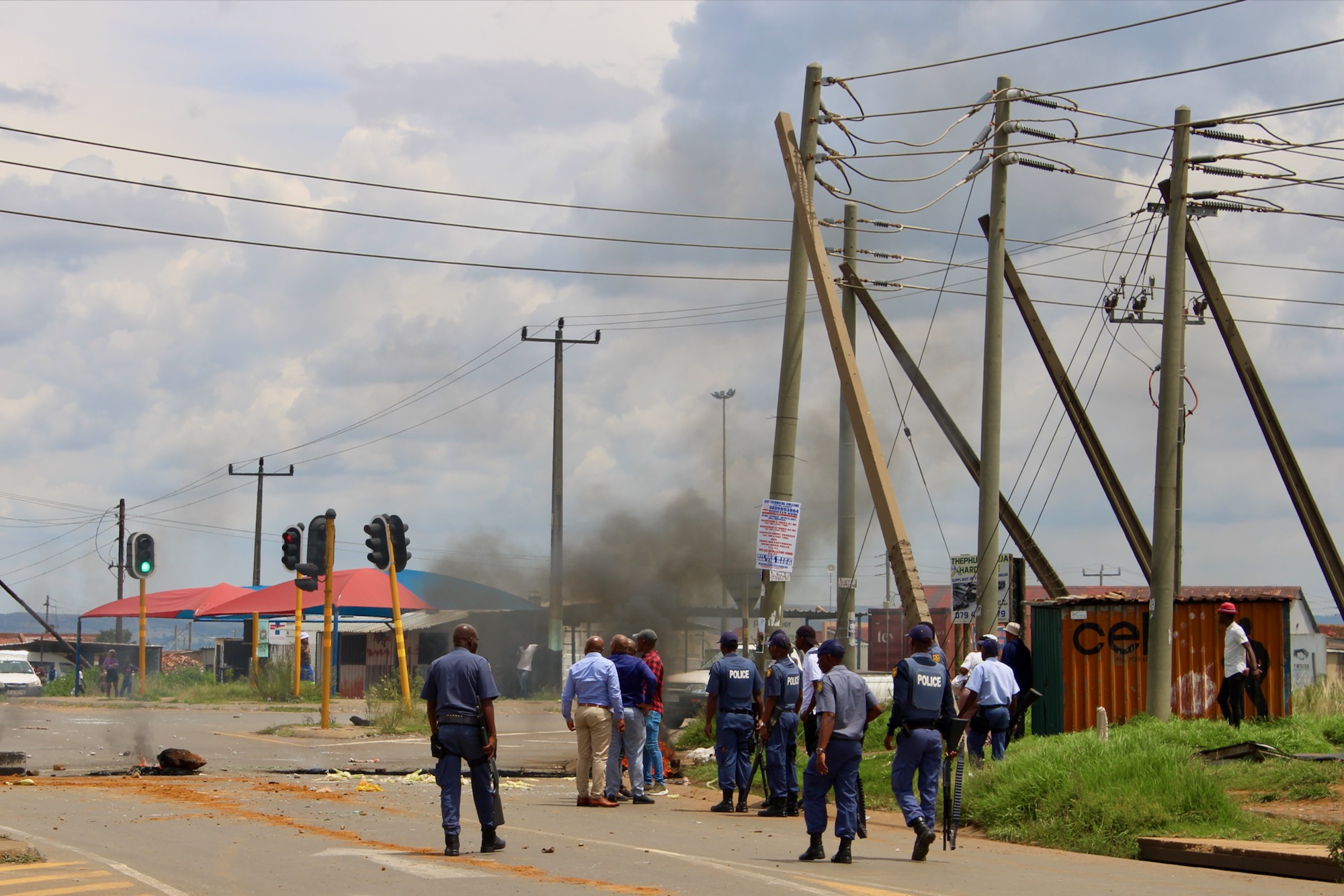 Police fire rubber bullets, arrest Paso members as Geluksdal students protest outside court
