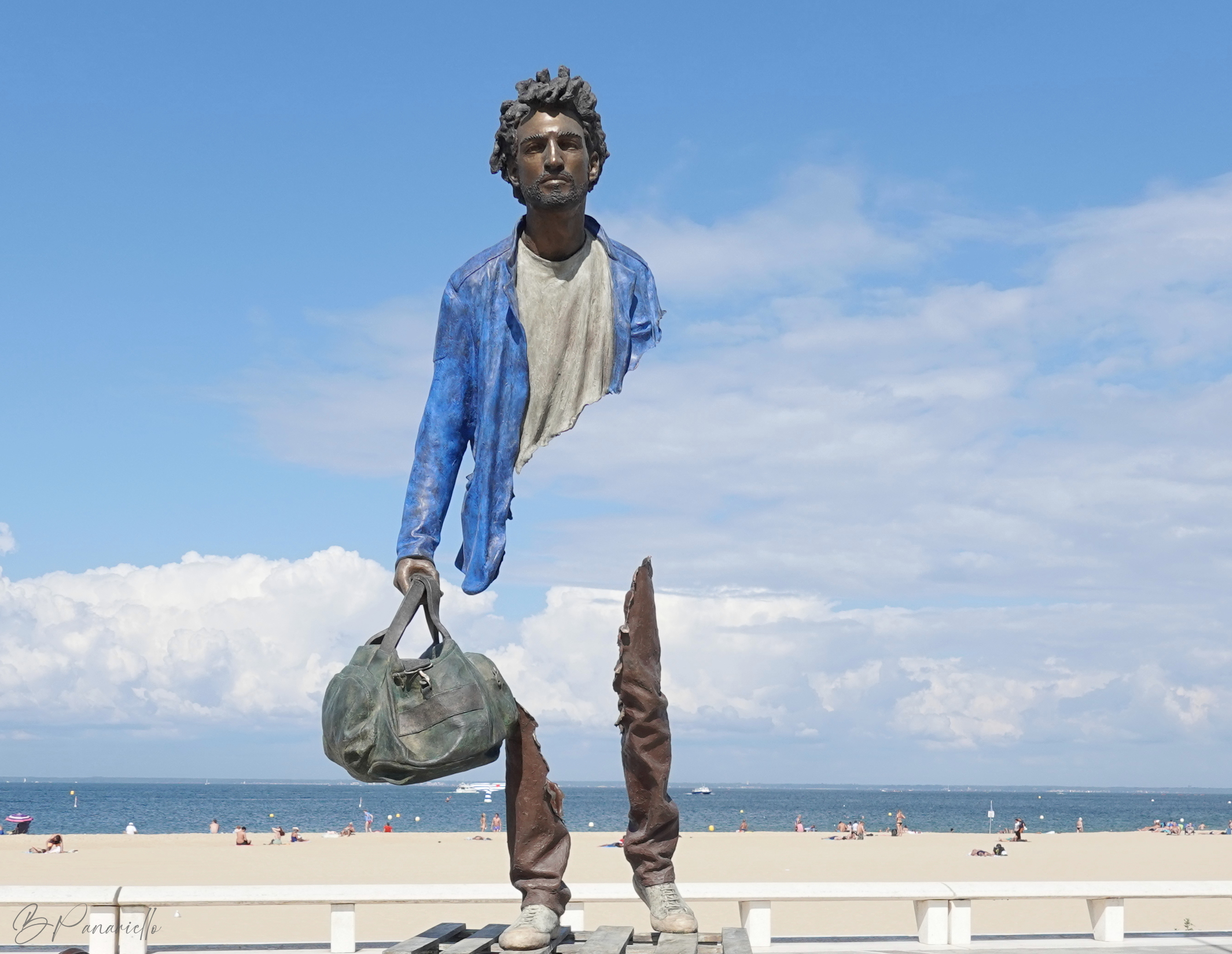 The emotional impact of emigration, through the eyes of an artist