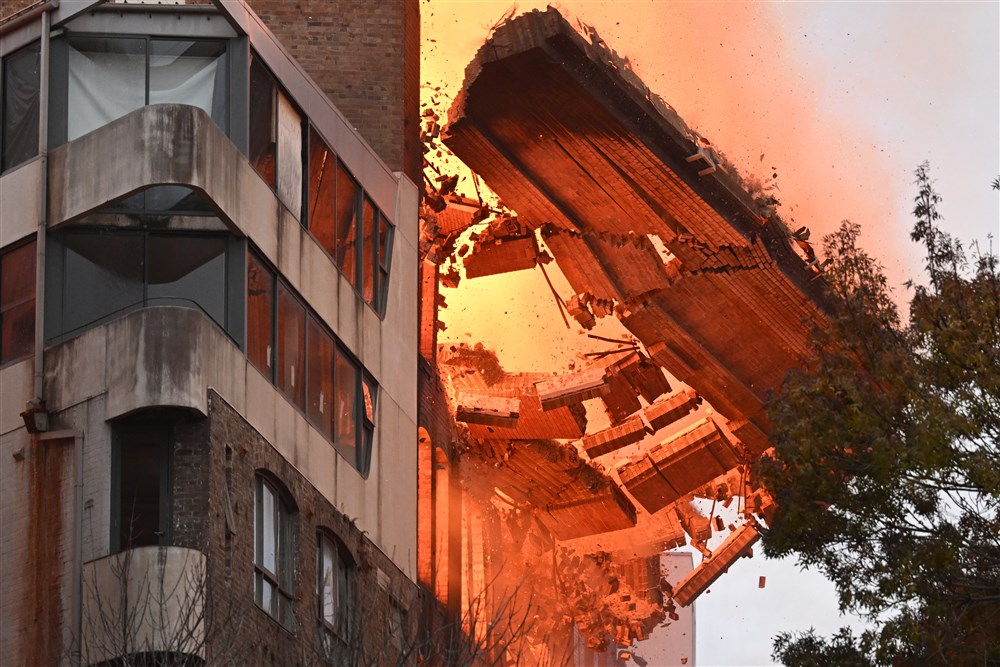 Fire destroys building in downtown Sydney, and more from around the world
