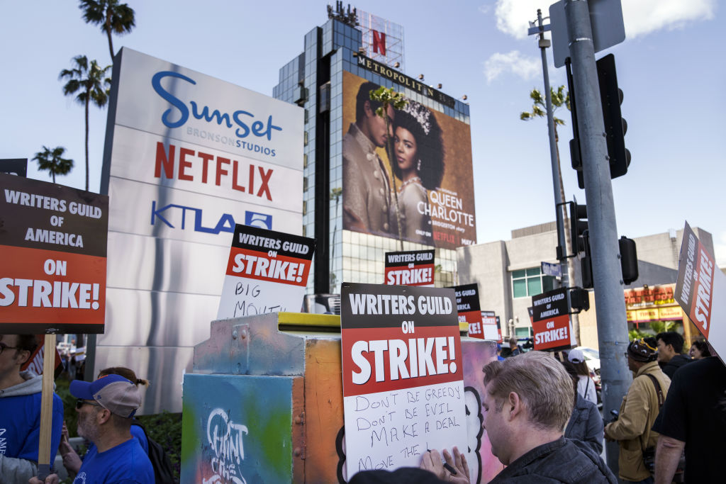 Members of Writers' Guild of America switch off their laptops, and more from around the world.