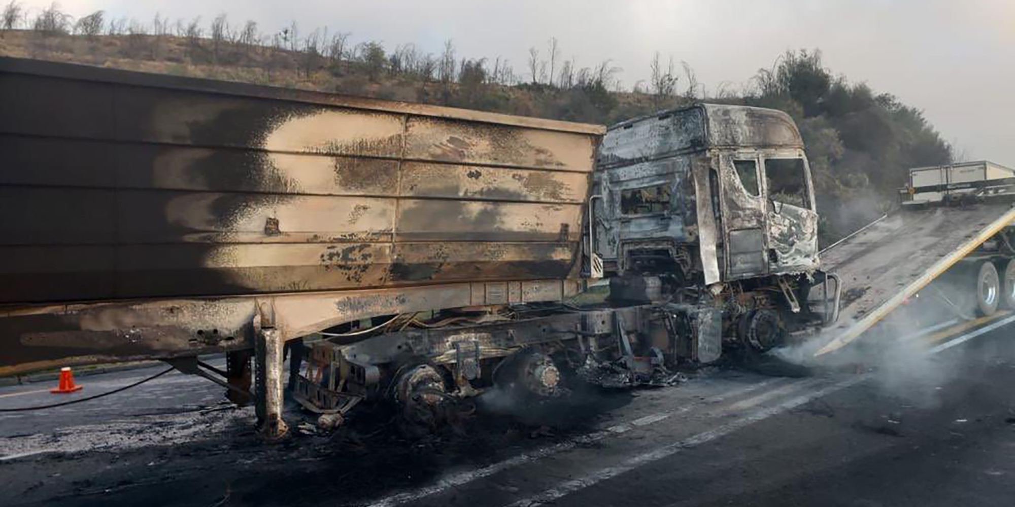 Van Reenen’s Pass reopened in KZN after gunmen set fire to six trucks on the N3