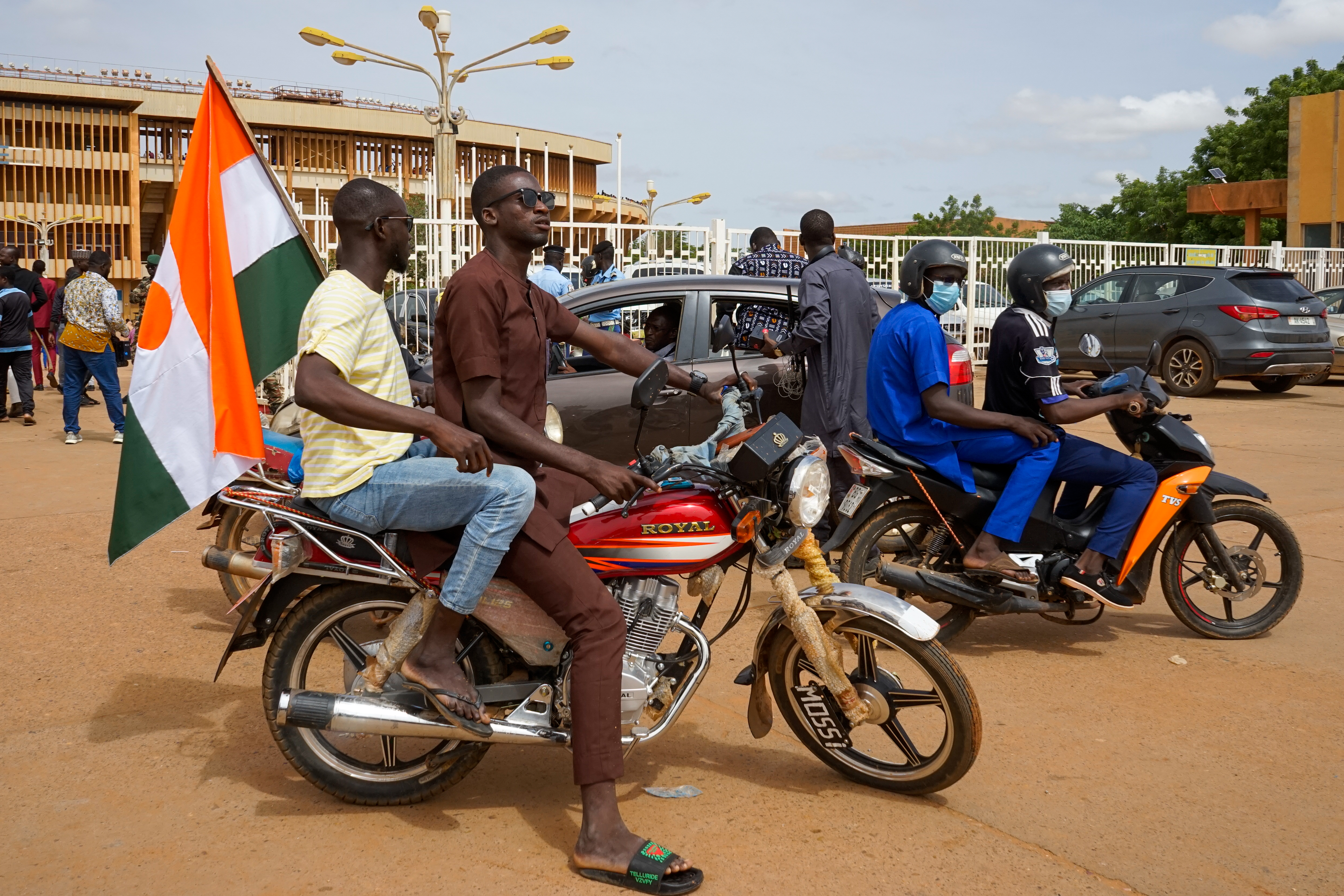 Ecowas moves to ratchet up diplomacy, take war in West Africa off the table