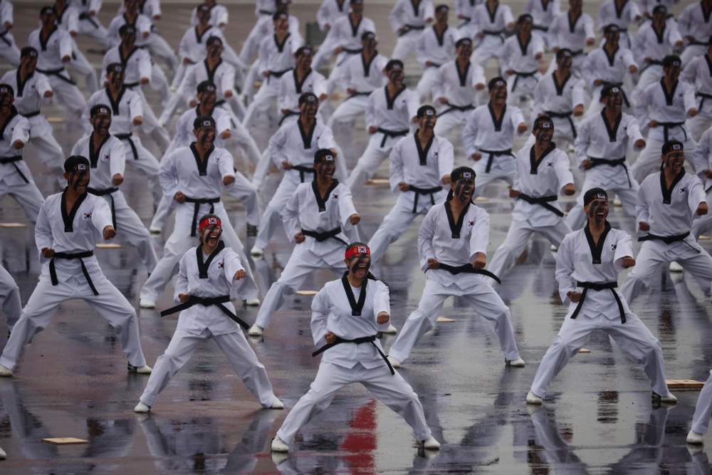 South Korea's first military parade in a decade, and more from around the world