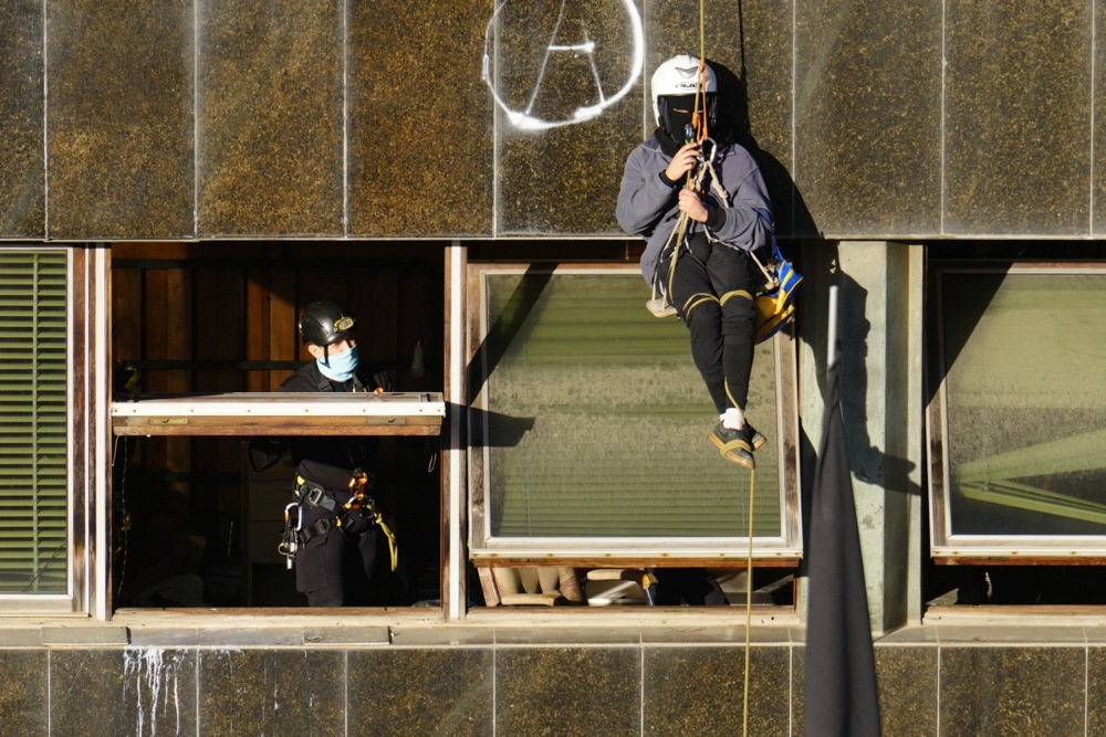 Barcelonian squatters hijack two buildings and resist police eviction, and more from around the world