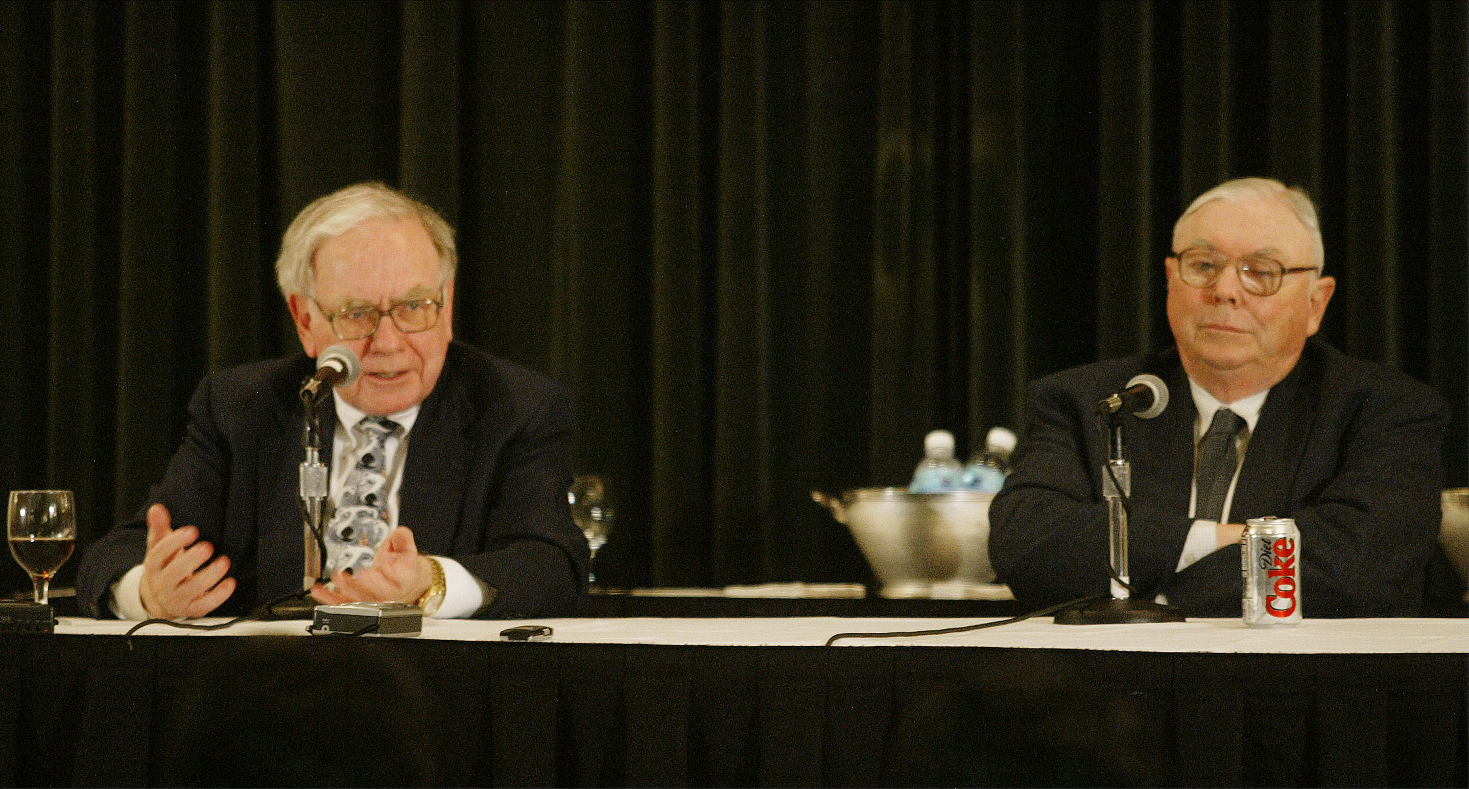 Charlie Munger, more than Buffett’s right-hand man at Berkshire Hathaway, dies at 99