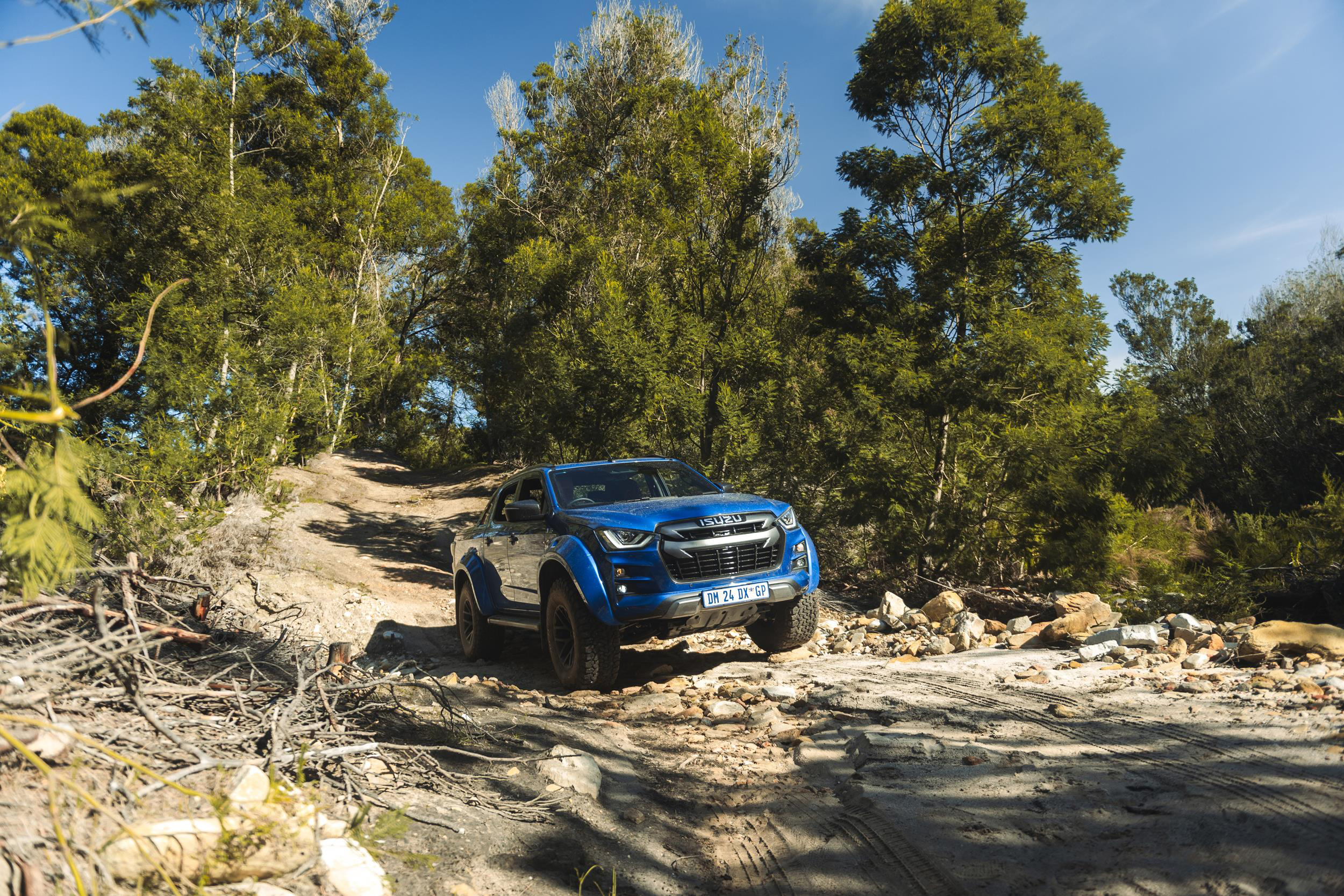 Fighting fires in bakkies – and the new Isuzu Arctic AT35