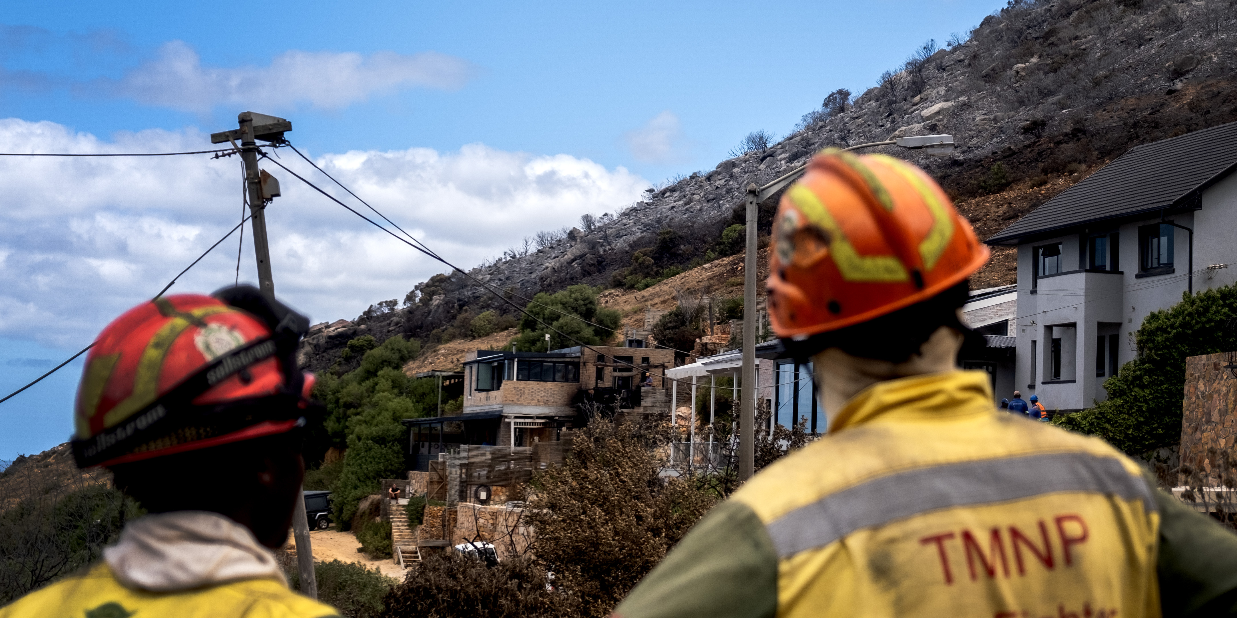 Fingers pointed at City of Cape Town for allegedly not maintaining firebreaks
