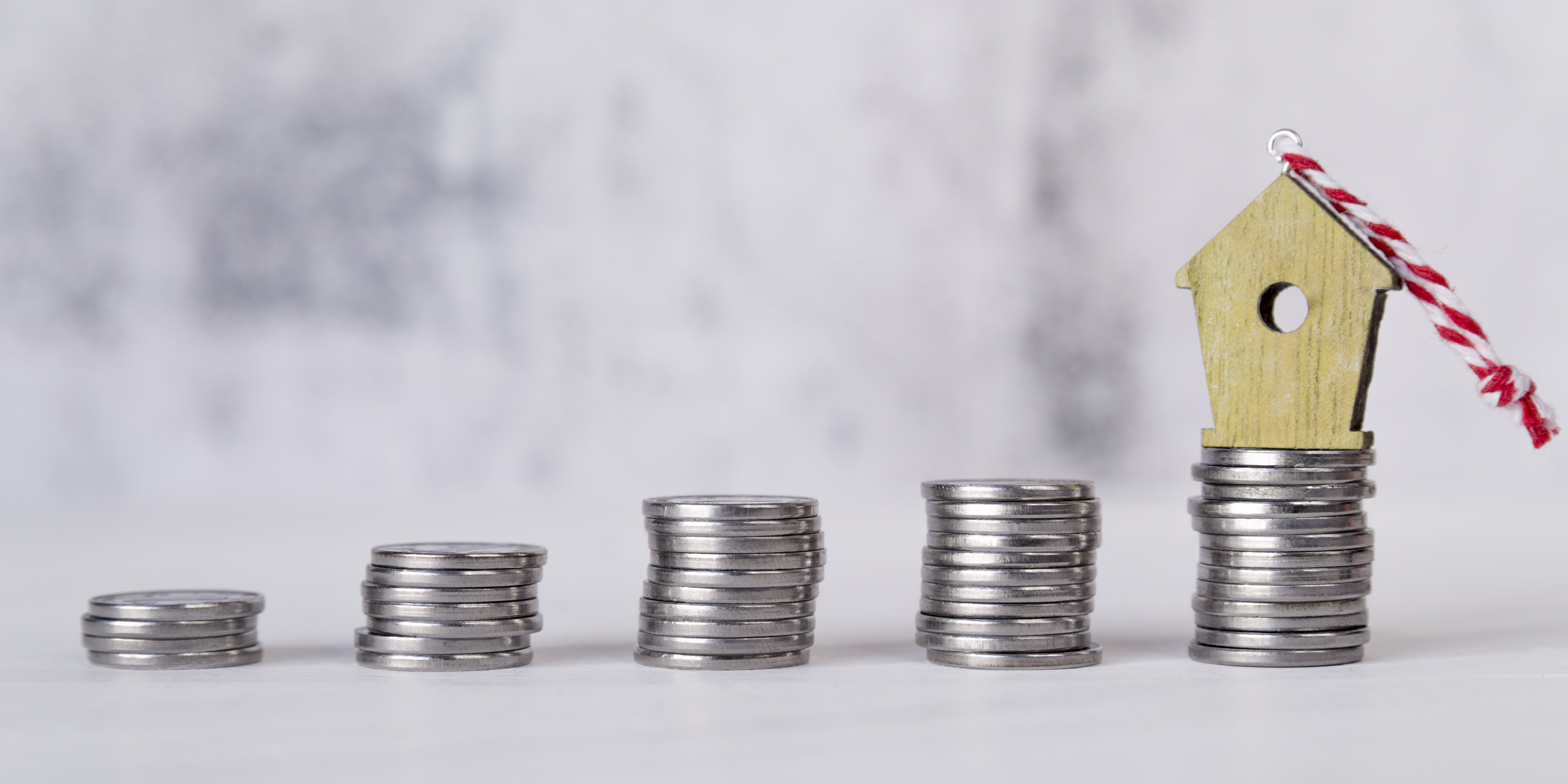 Invest my spare money, or pay off my bond? It depends…