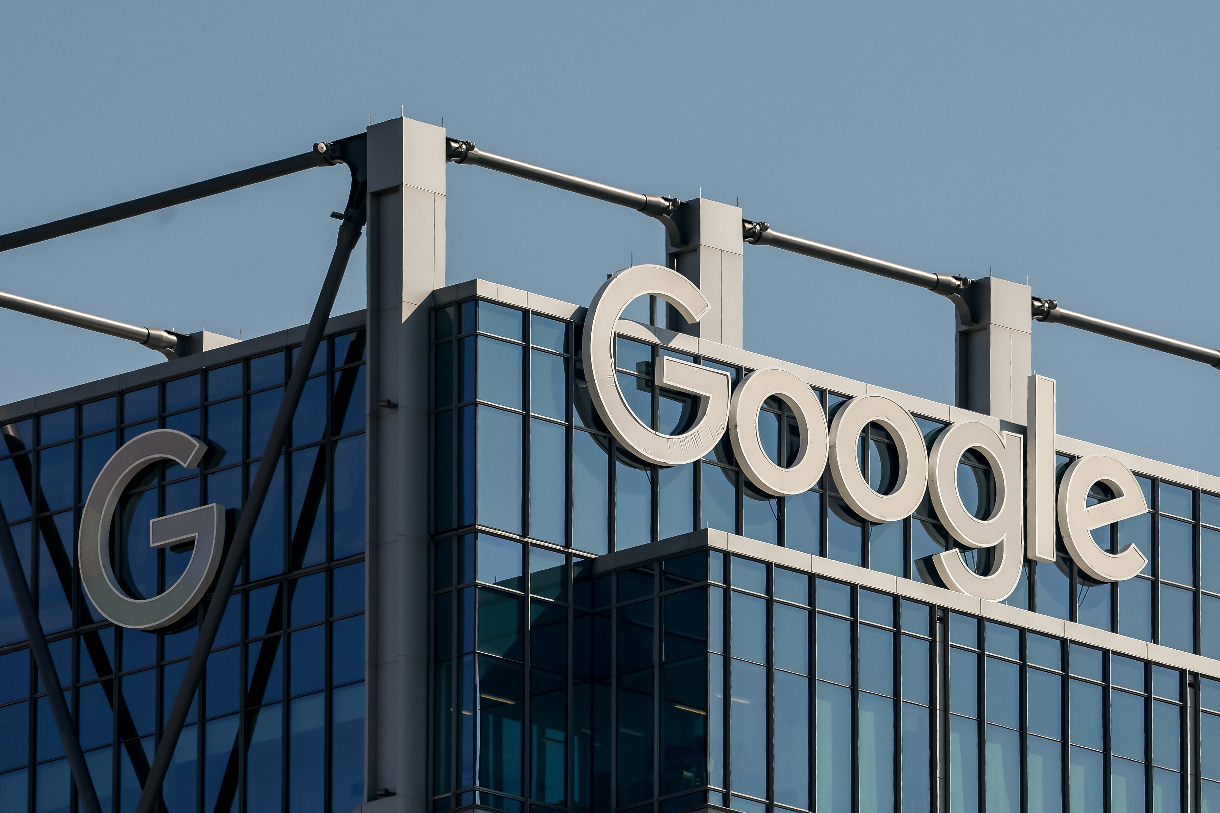Google must face mobile phone privacy class action, possible trial