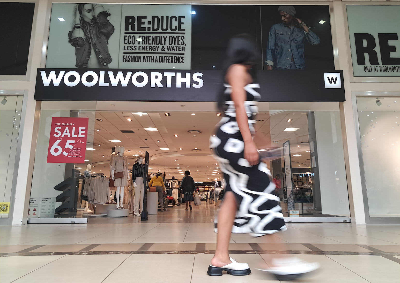 Average CEO in retail/wholesale earns 597 times as much as the lowest-paid worker
