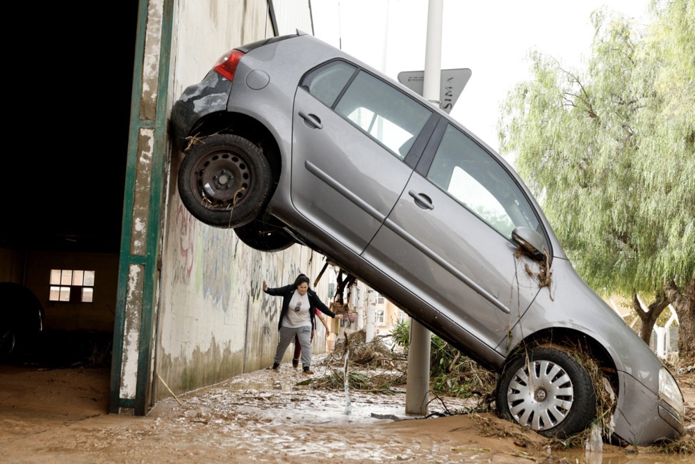 Catastrophic rainfall wreaks havoc on province, and more from around the world