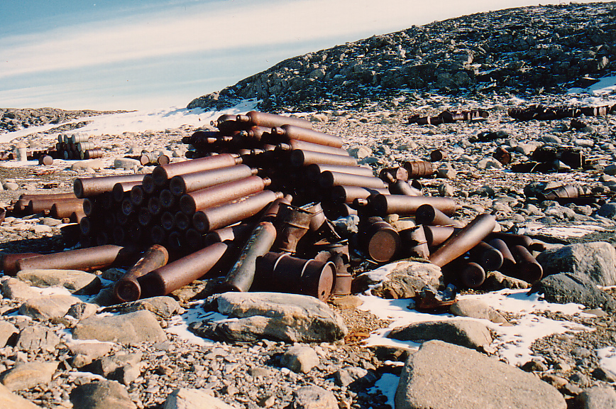 La romance fraustralienne: France, Australia form mutual admiration club while Antarctic station drowns in toxic trash