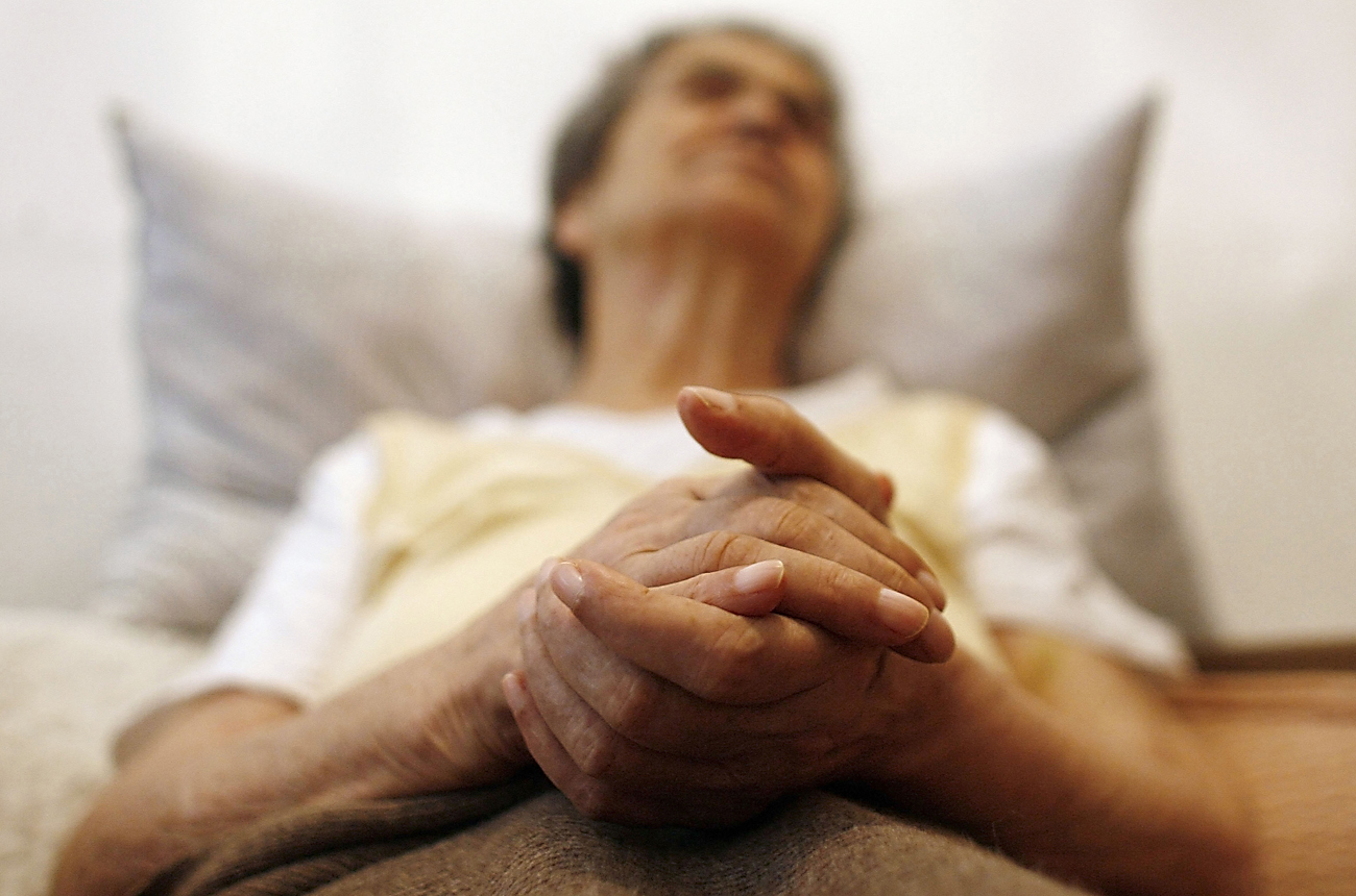 Roche, Lilly drugs fail to halt gene-driven Alzheimer's disease