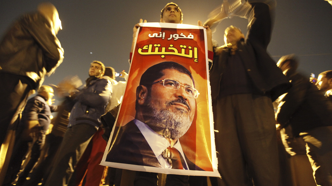 Egypt strengthens Islamist role in cabinet, eyes IMF deal