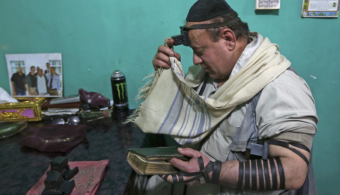 Last Jew in Afghanistan faces ruin as kebabs fail to sell
