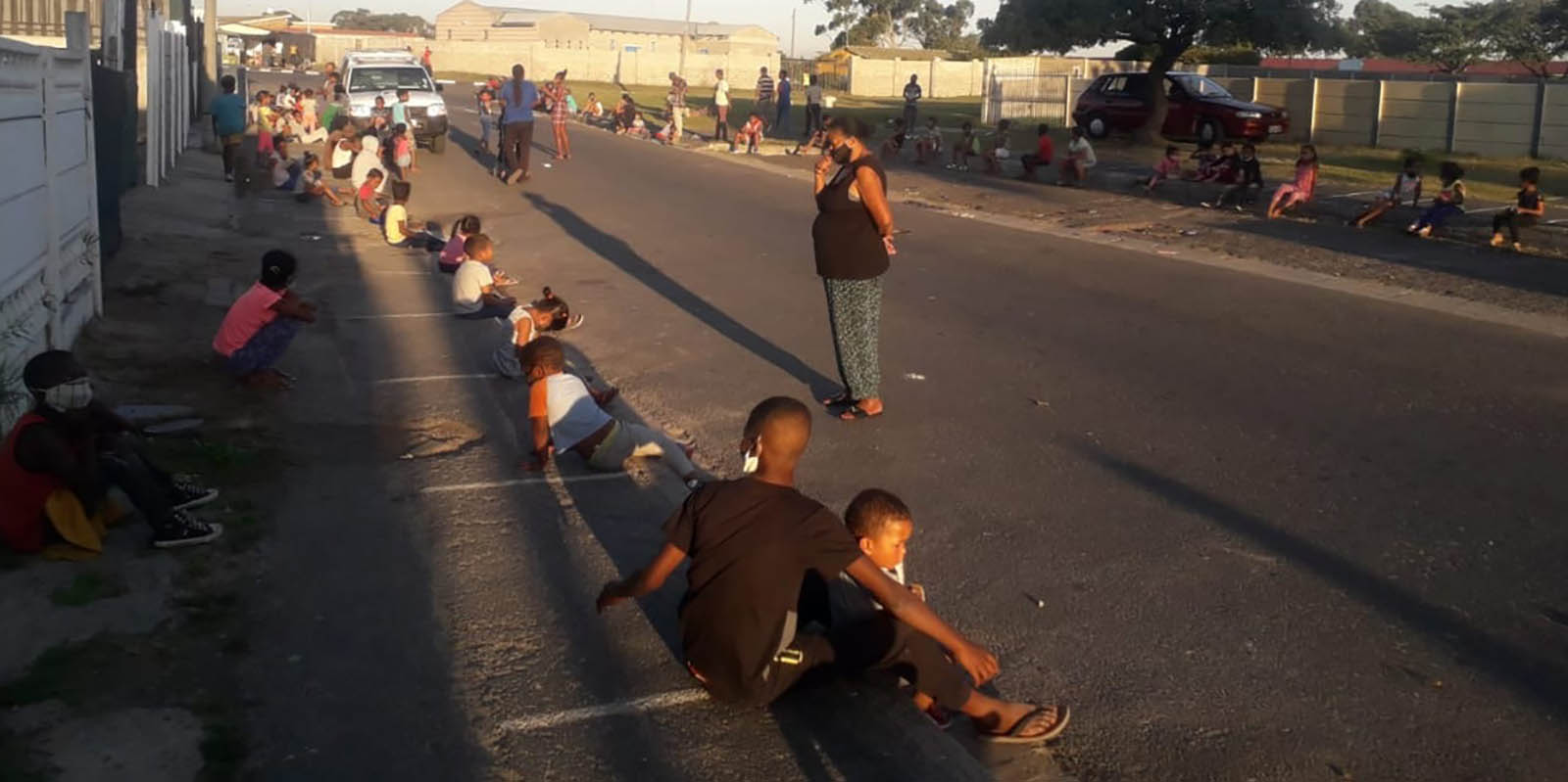 Father shot dead, two-year-old son wounded in escalating gang war