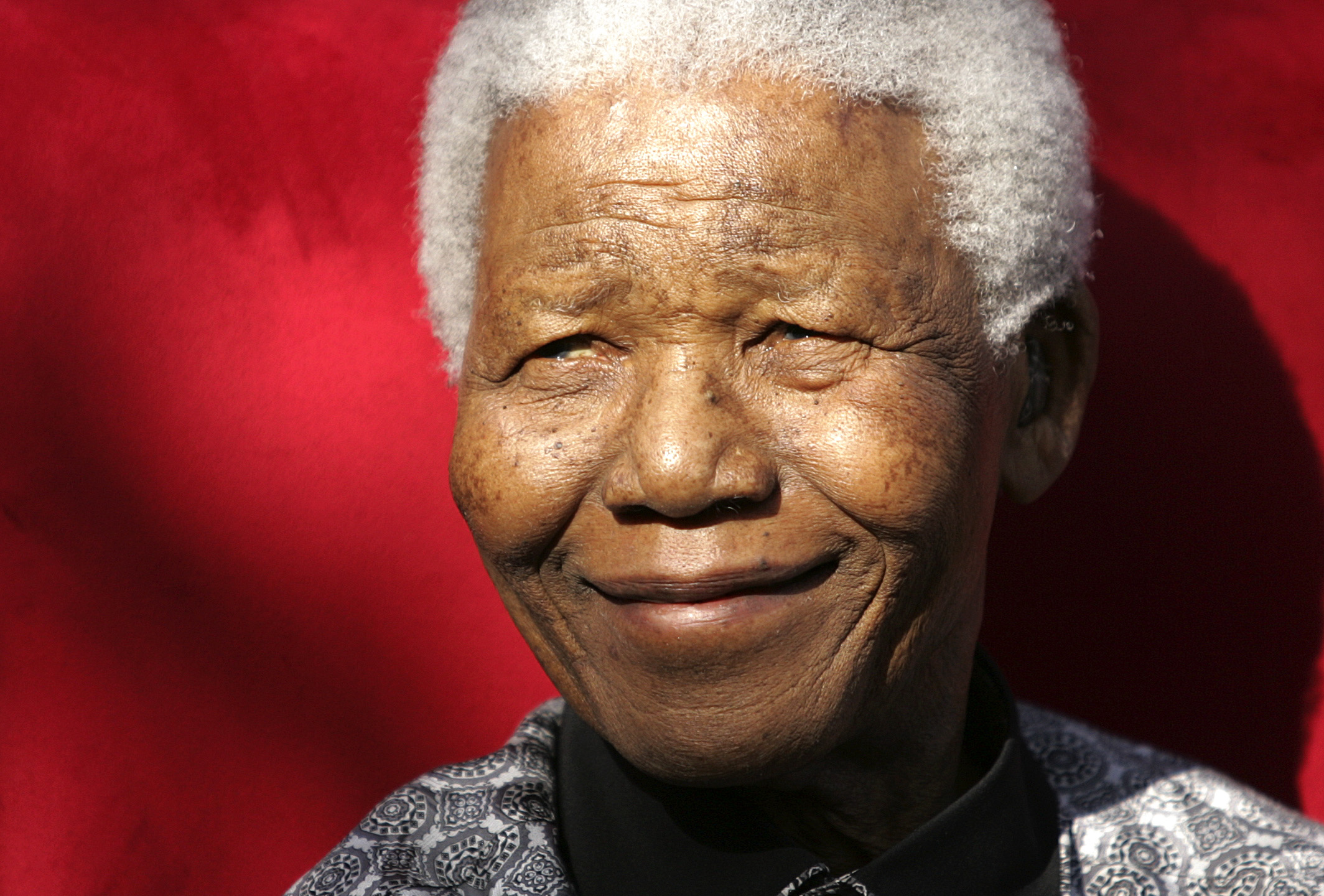 Sabotage and violence in Zuma backlash awakens spirit of Mandela as thousands come out to rebuild