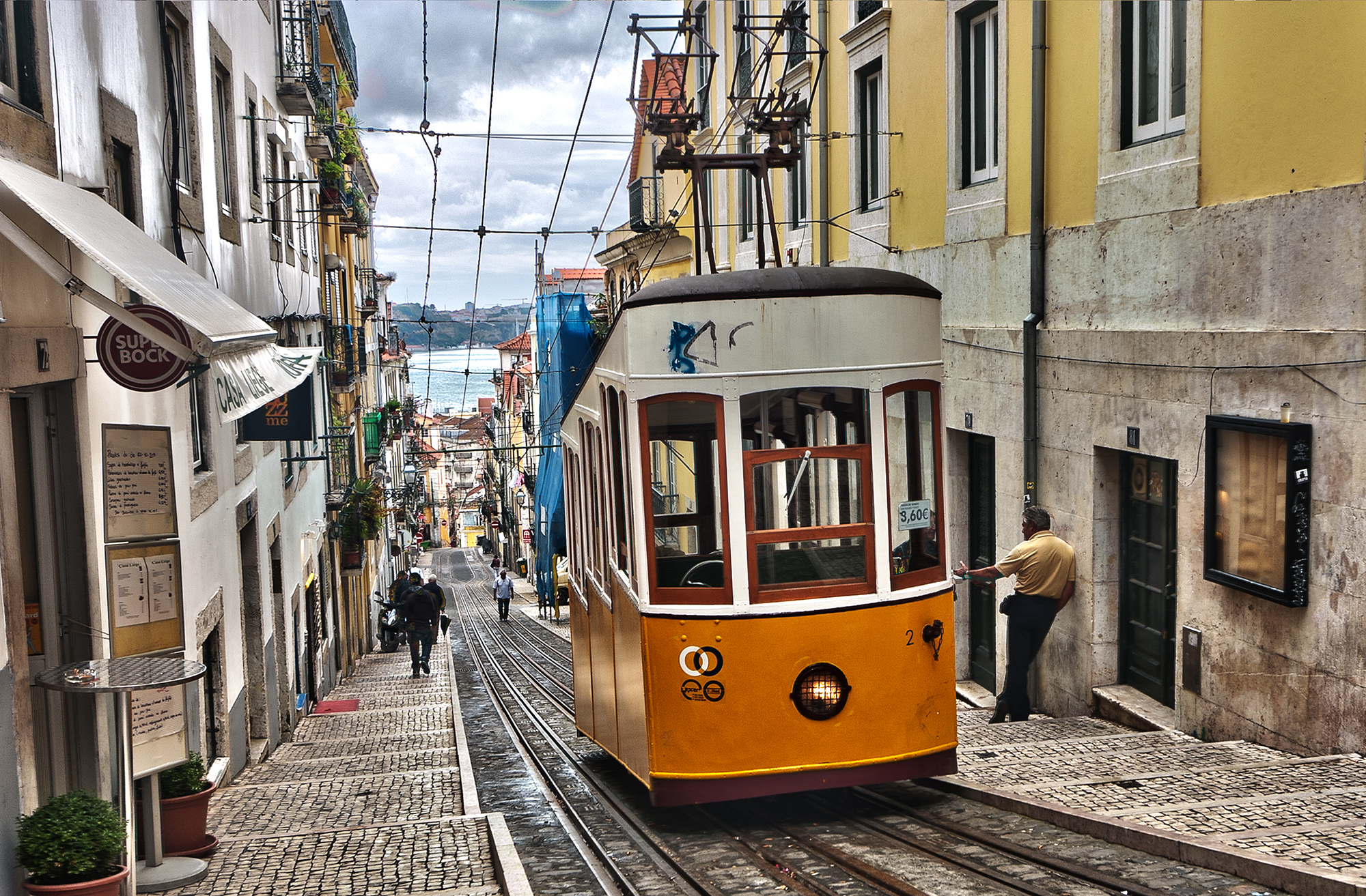 Happy Freedom Day, Portugal, 45 years after the Carnation Revolution