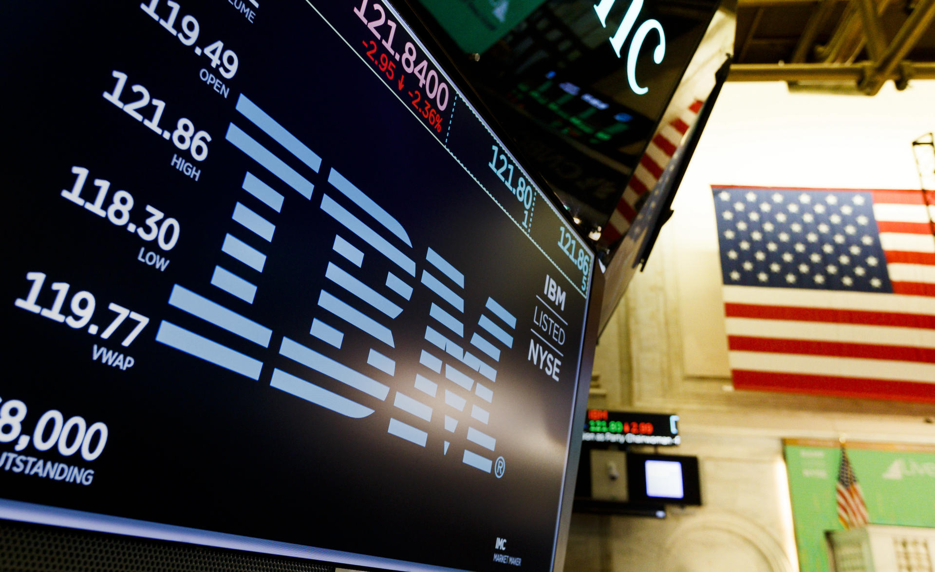 In Man vs. Machine, Human Wins Over IBM's AI Debater