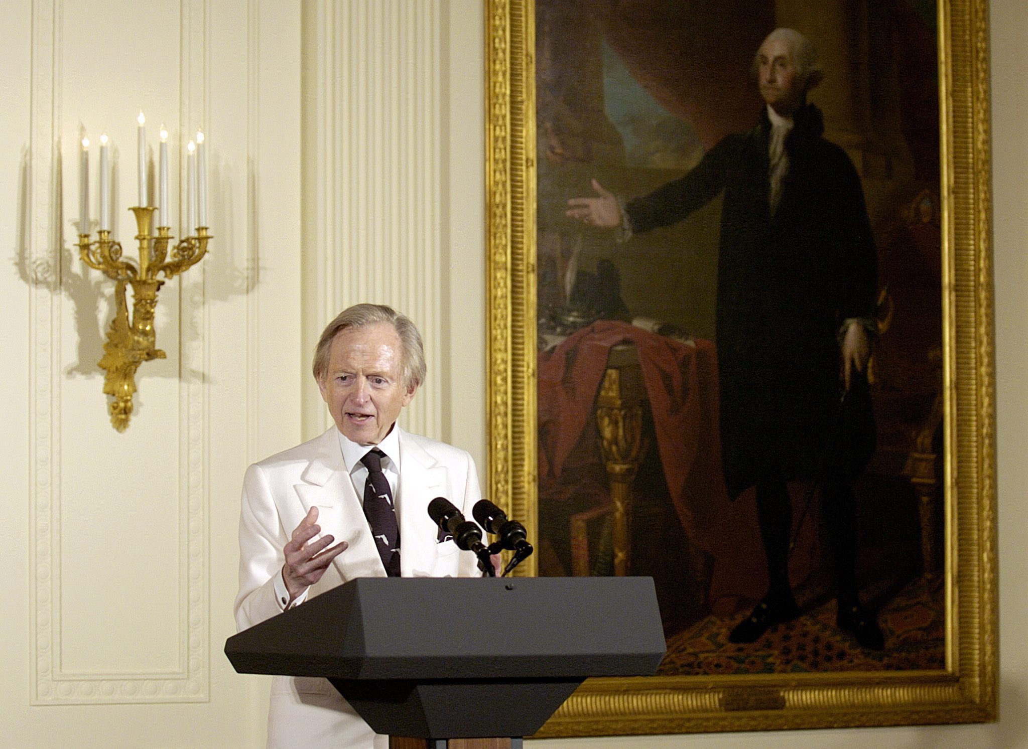 Tom Wolfe, author of 'The Right Stuff', dies at 88