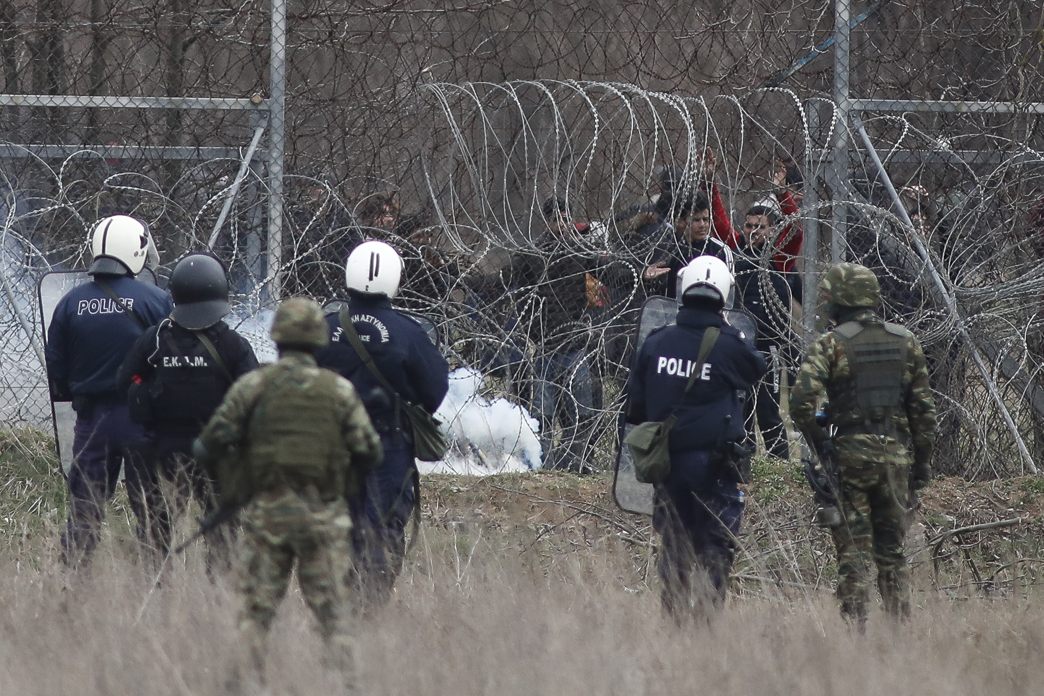 Greek forces use tear gas to stop migrants crossing Turkey border