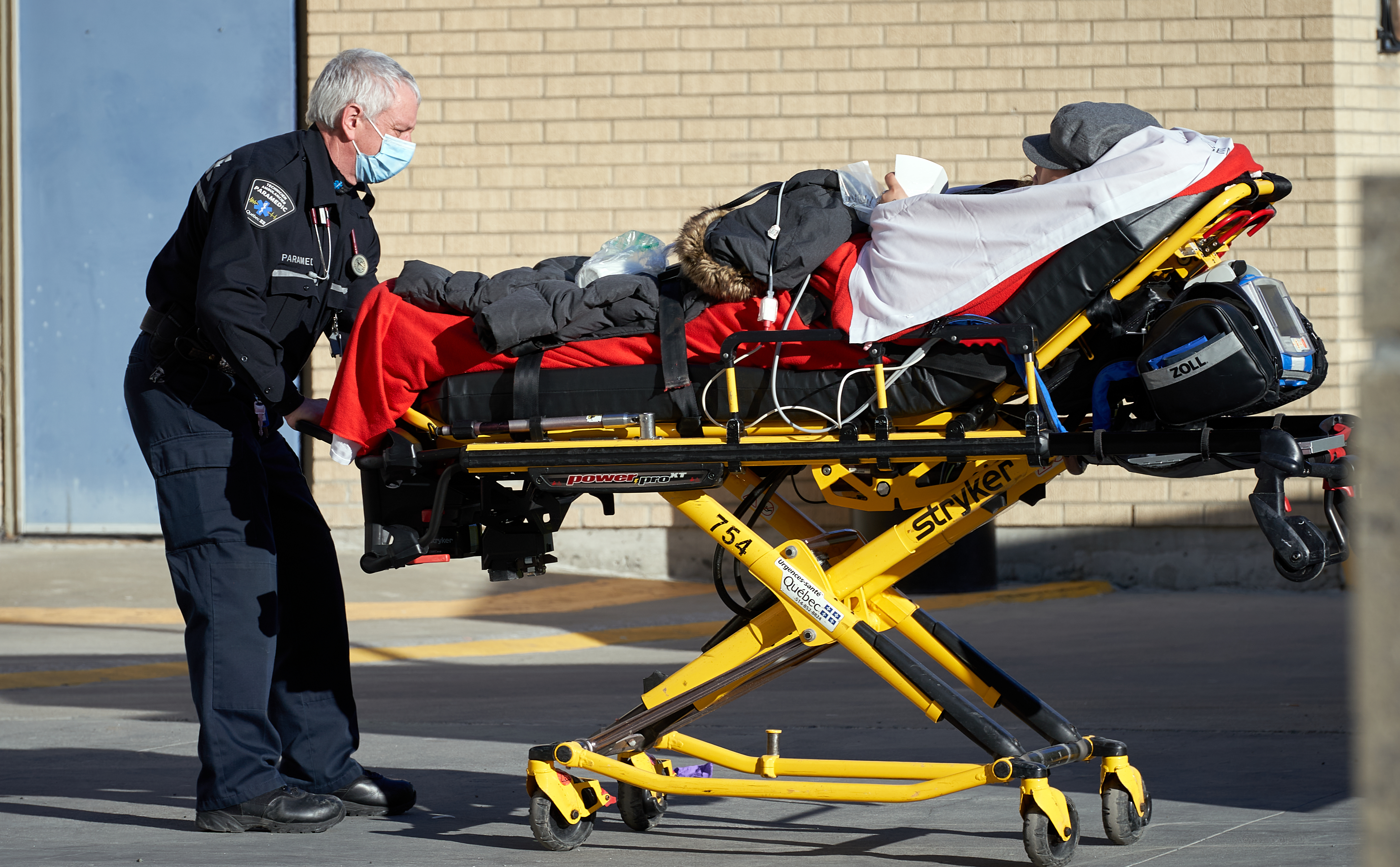 Coronavirus prompts Canada to roll out safe drugs for street users