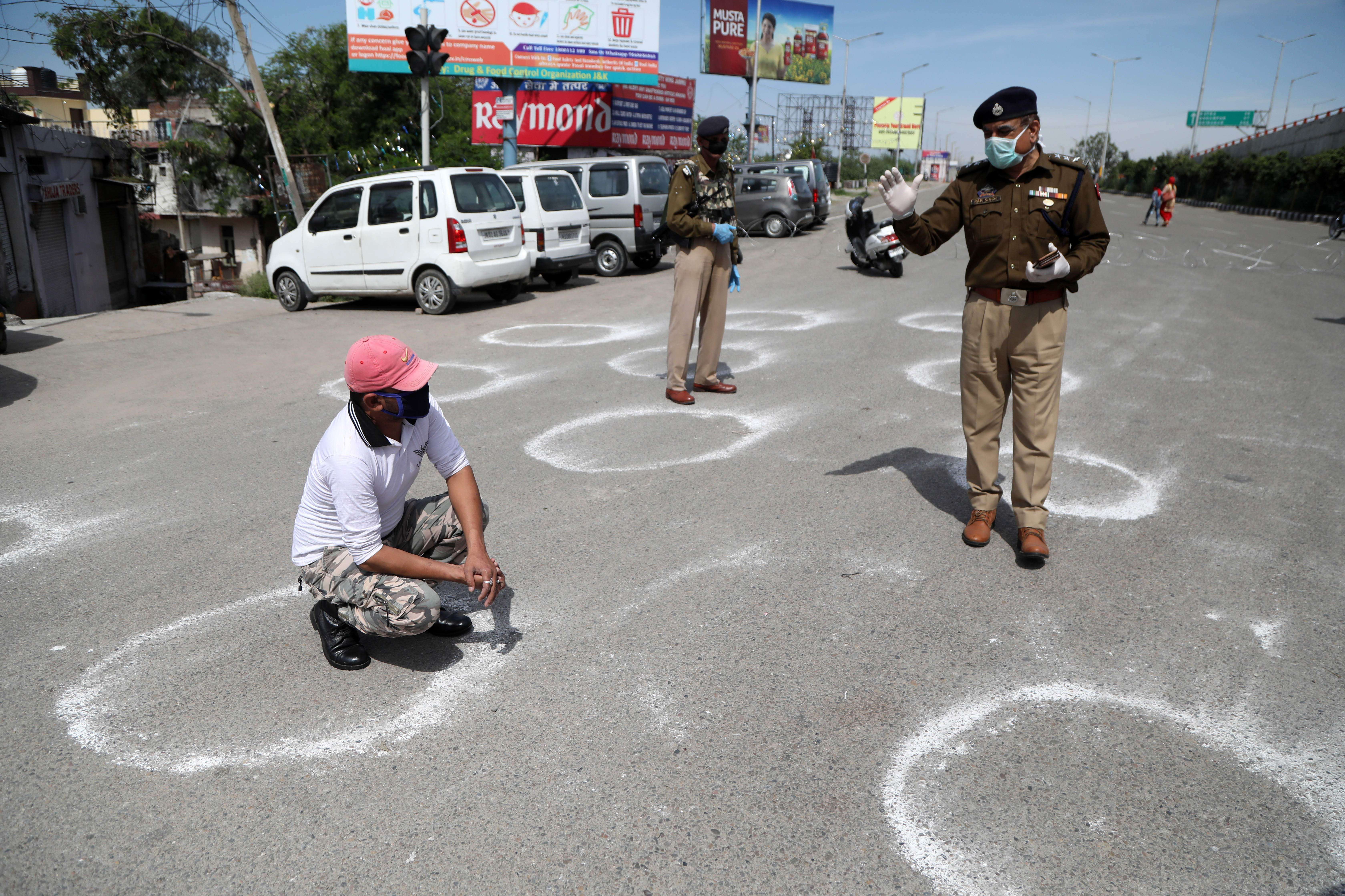 India's coronavirus cases tick up, immense lockdown holds