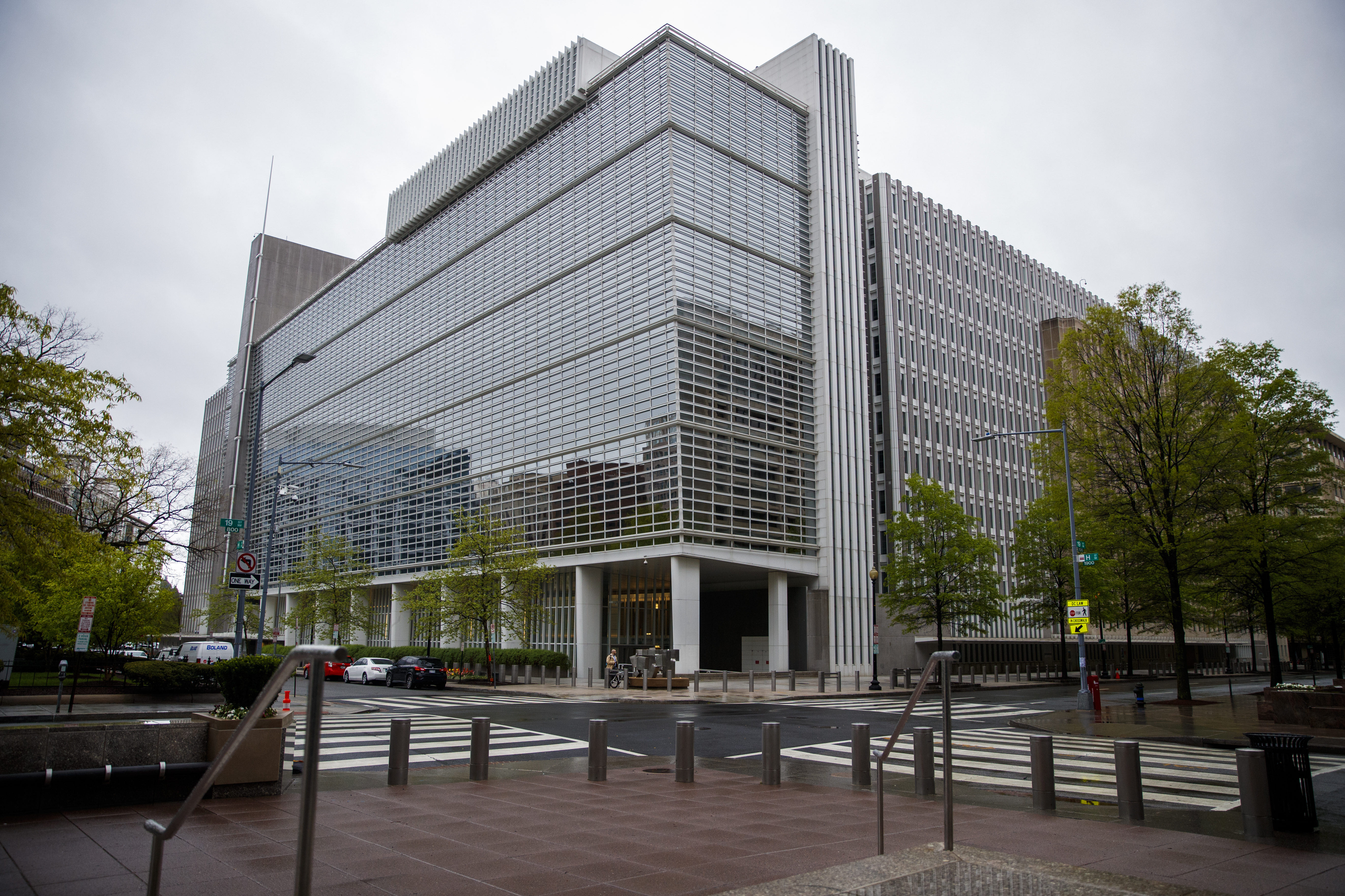More than 300 lawmakers urge IMF, World Bank to cancel poor countries' debt