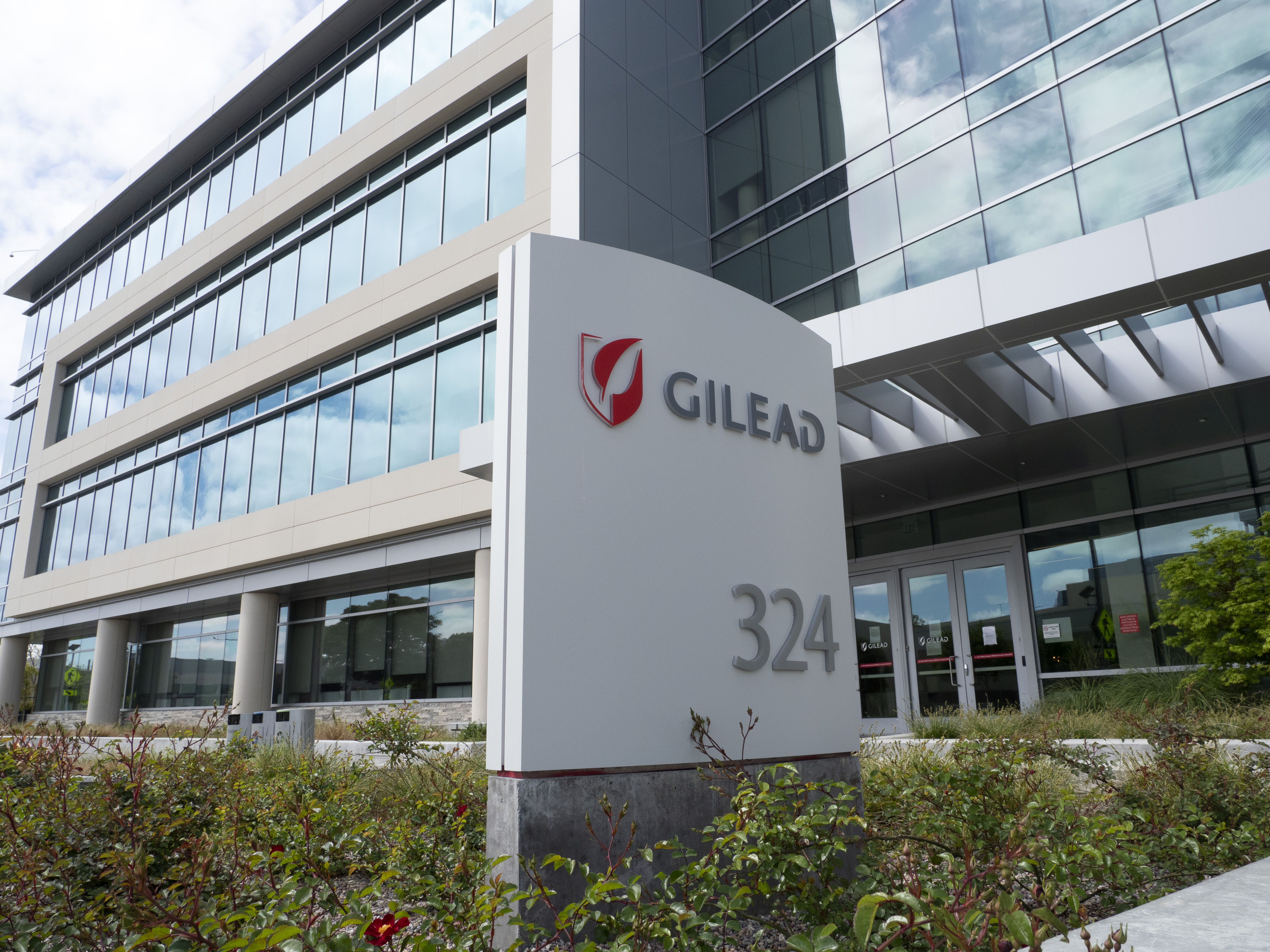 Gilead in talks to expand global supply of COVID-19 drug remdesivir