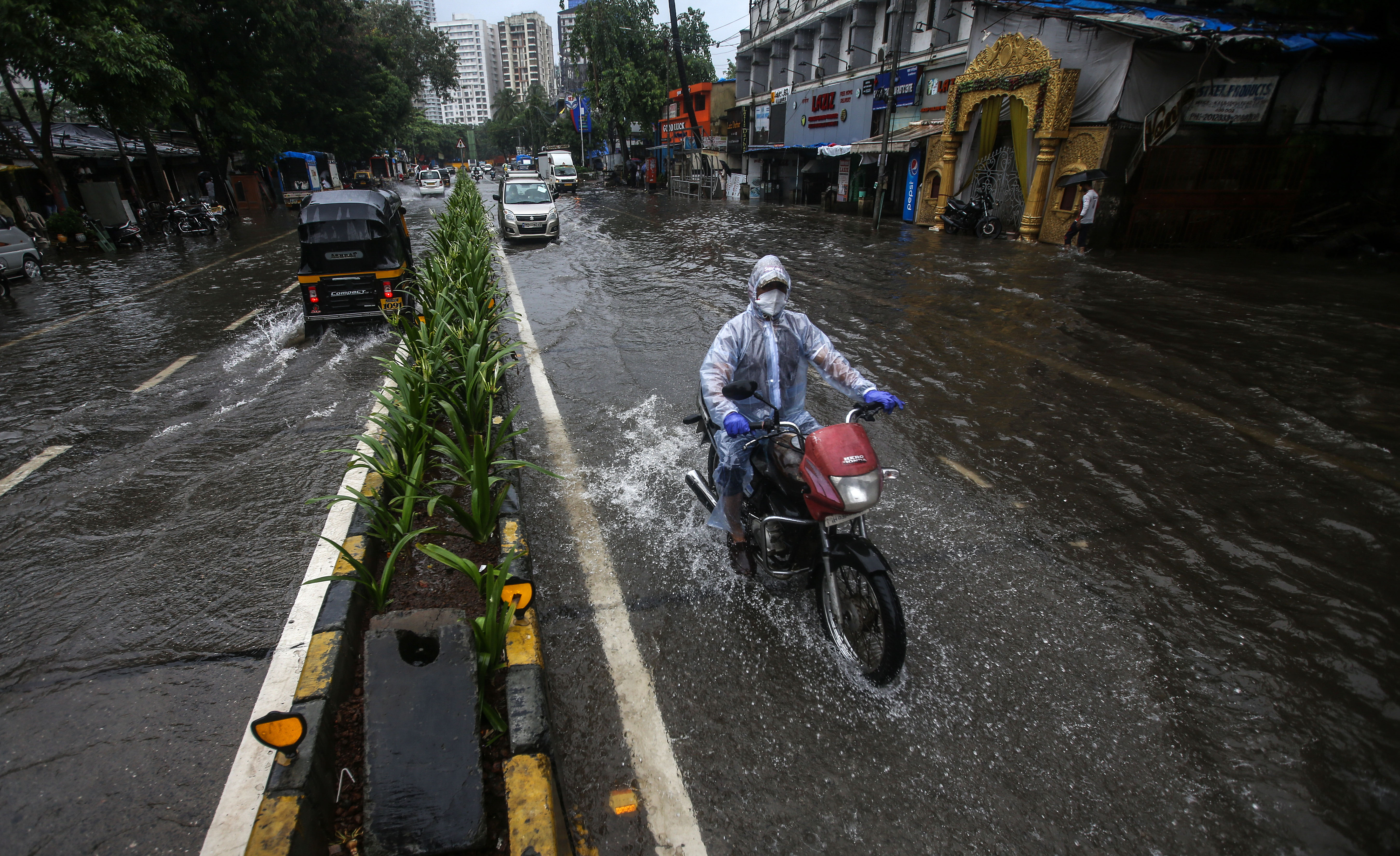 'Uninhabitable hell': Climate change and disease threaten millions, UN warns