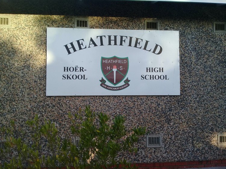 Covid-19: Night vigil in support of Cape Town principal who refused to open his school