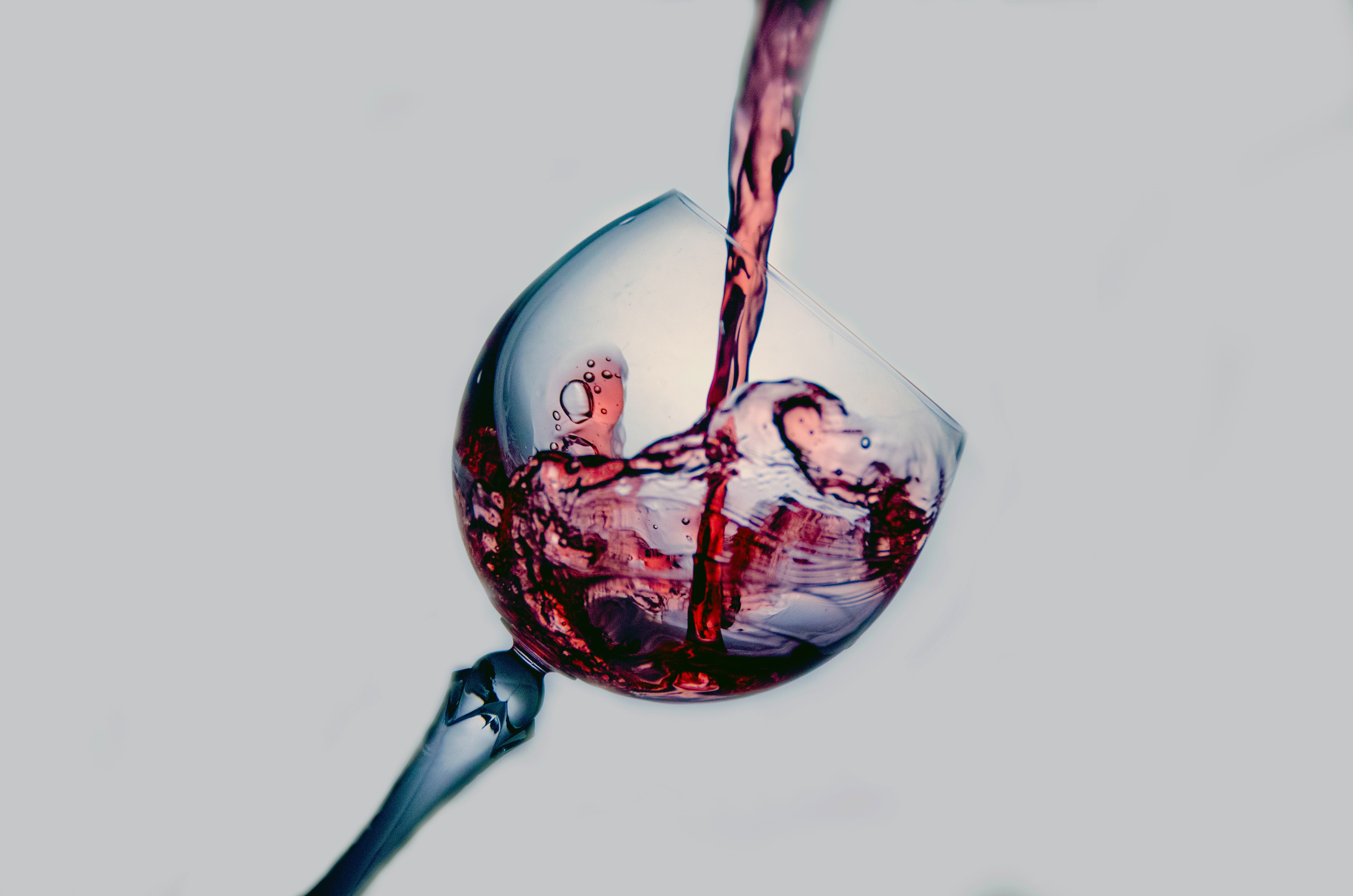 How to drink wine like a connoisseur
