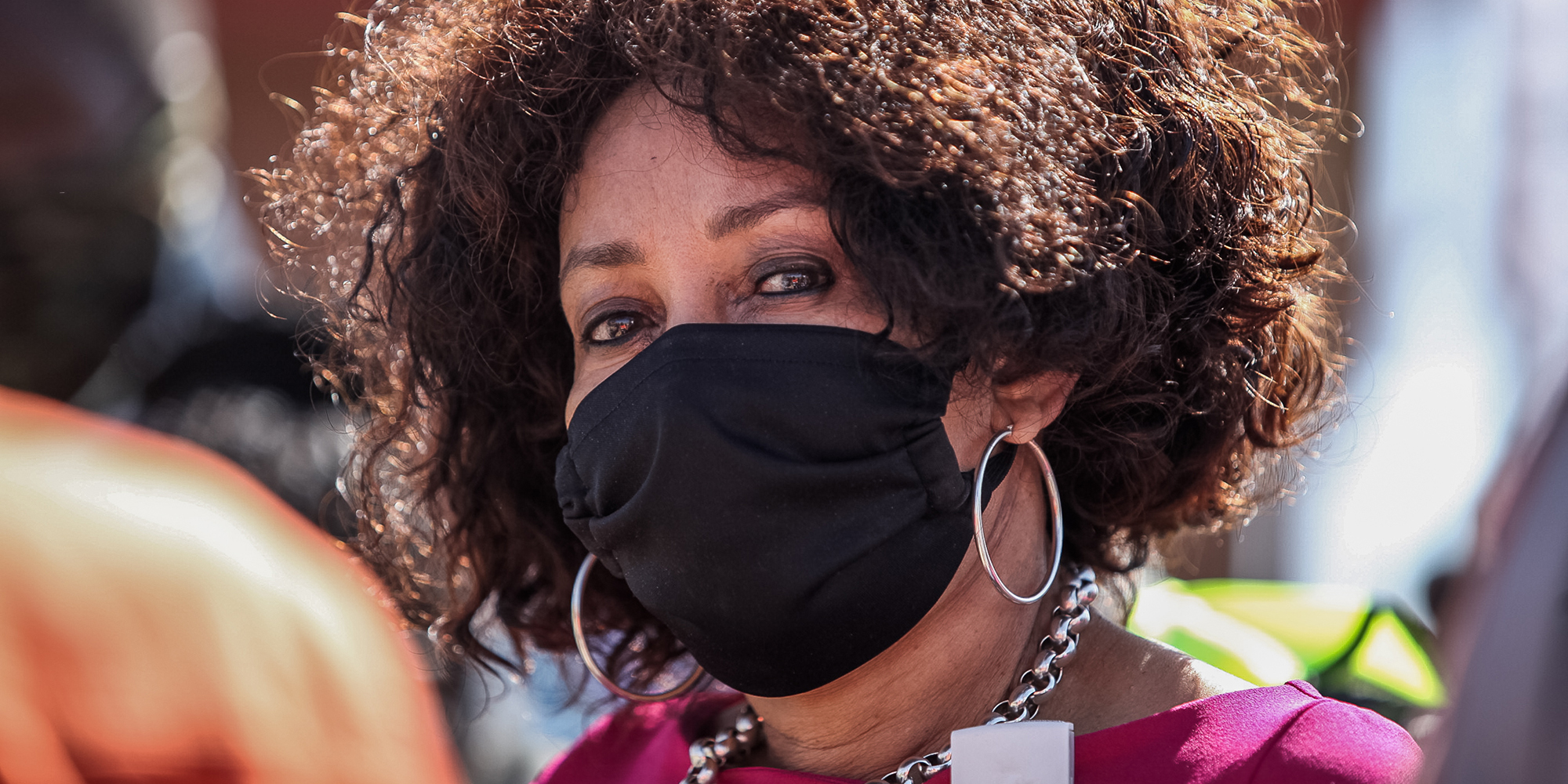 Minister Sisulu slammed for public outburst during walkabout in fire-ravaged Khayelitsha
