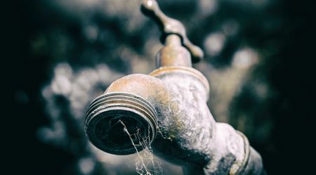 While councillors squabble, taps run dry in Siya Kolisi’s hometown 